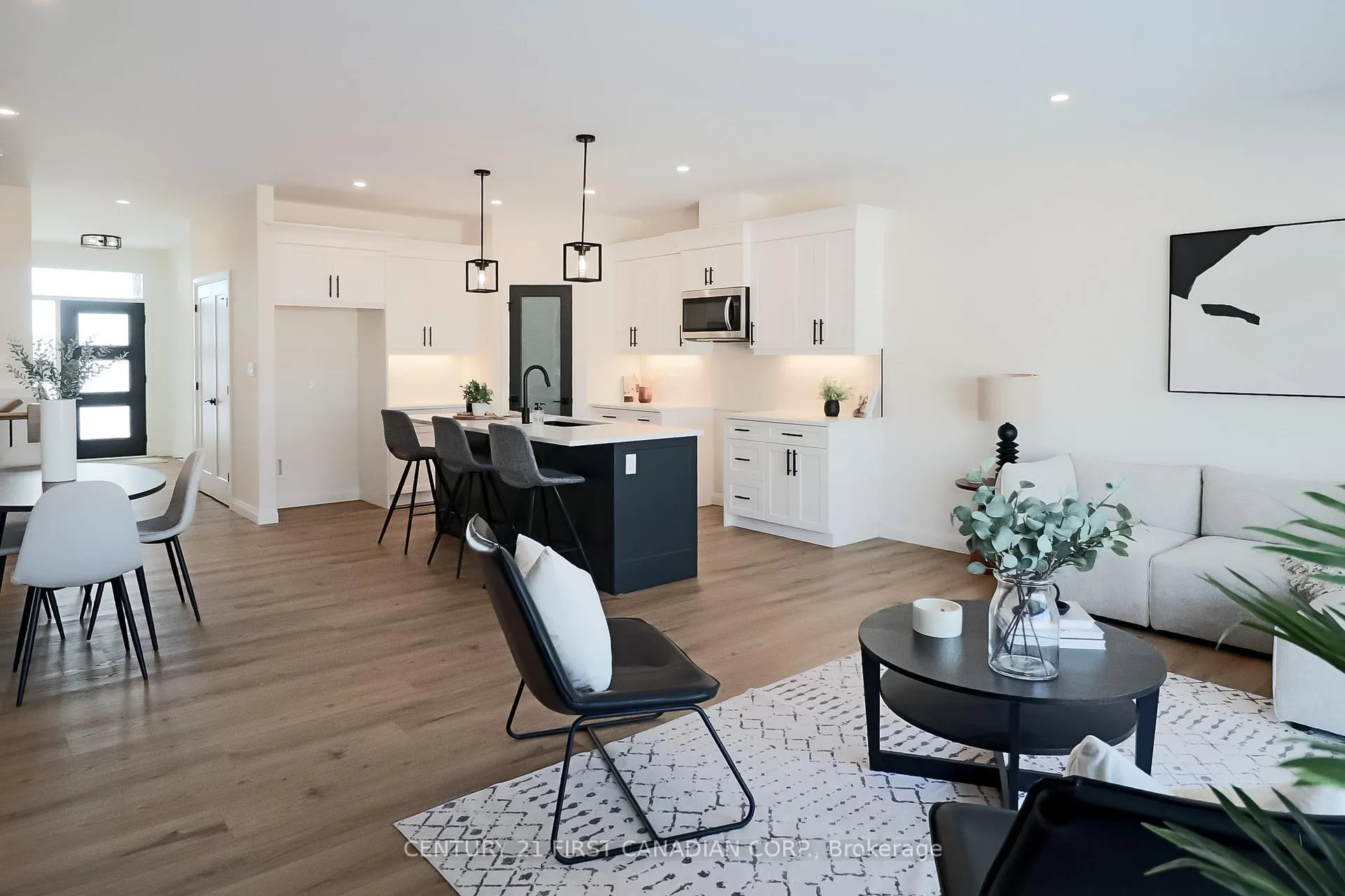 Photo 10 of Unit 11, 32 Postma Crescent, North Middlesex, Ailsa Craig — HOMEH