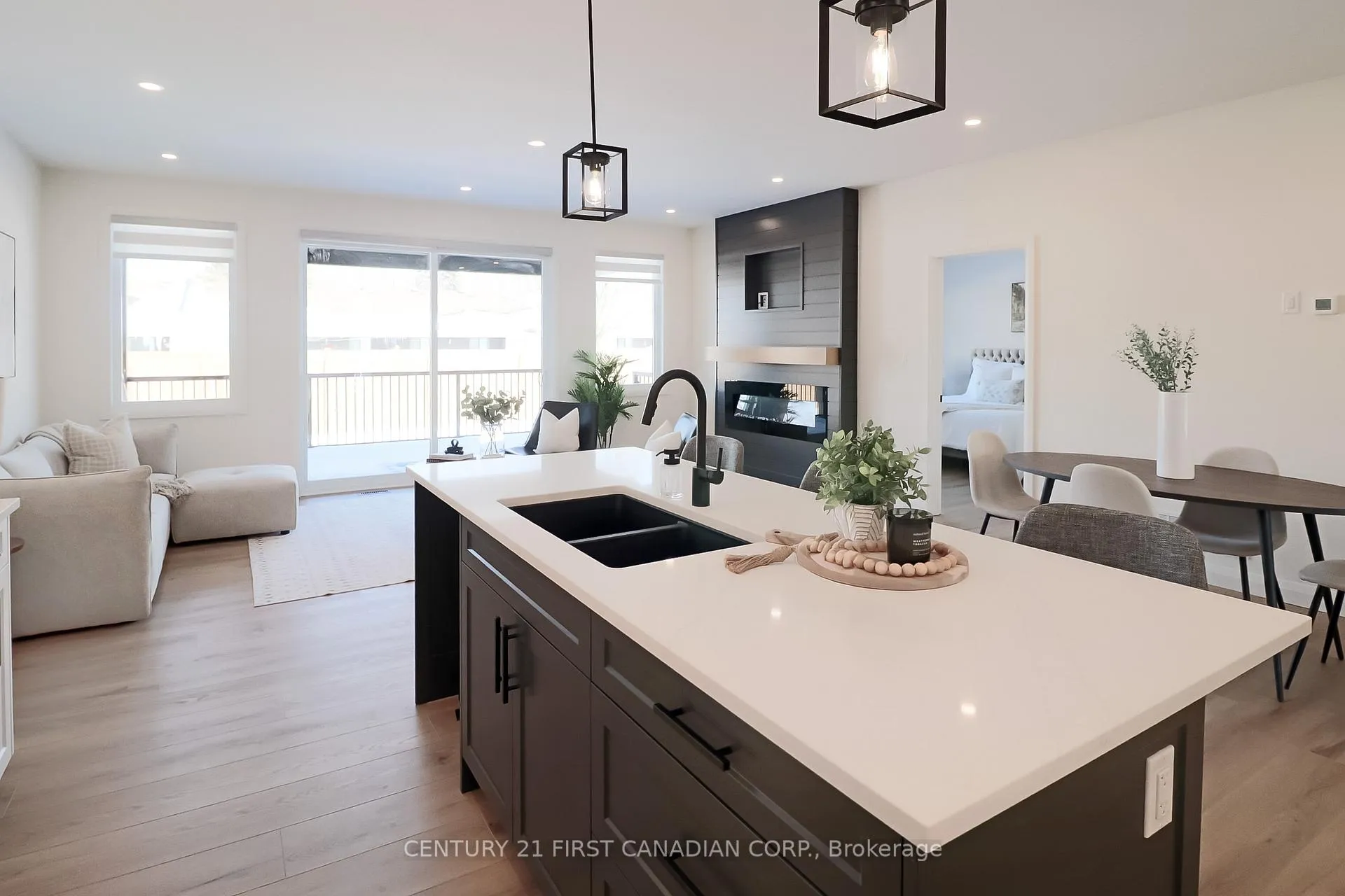 Photo 12 of Unit 11, 32 Postma Crescent, North Middlesex, Ailsa Craig — HOMEH