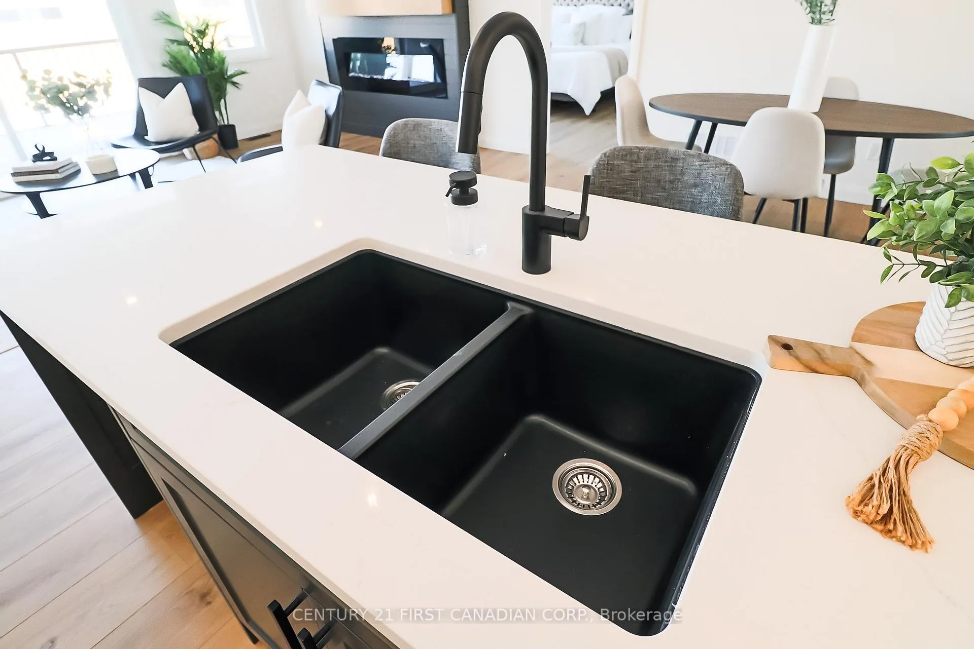 Photo 15 of Unit 11, 32 Postma Crescent, North Middlesex, Ailsa Craig — HOMEH