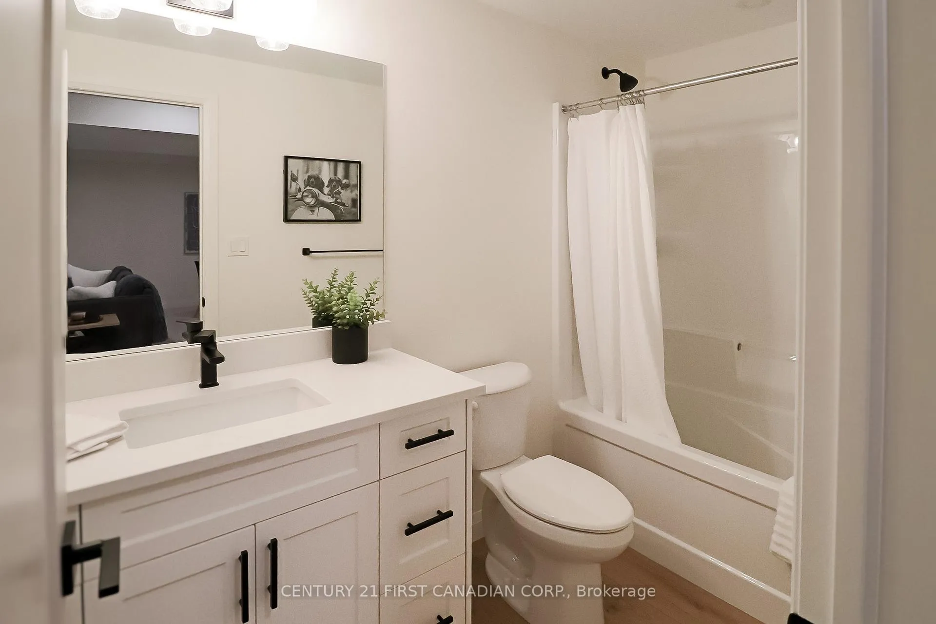 Photo 35 of Unit 11, 32 Postma Crescent, North Middlesex, Ailsa Craig — HOMEH