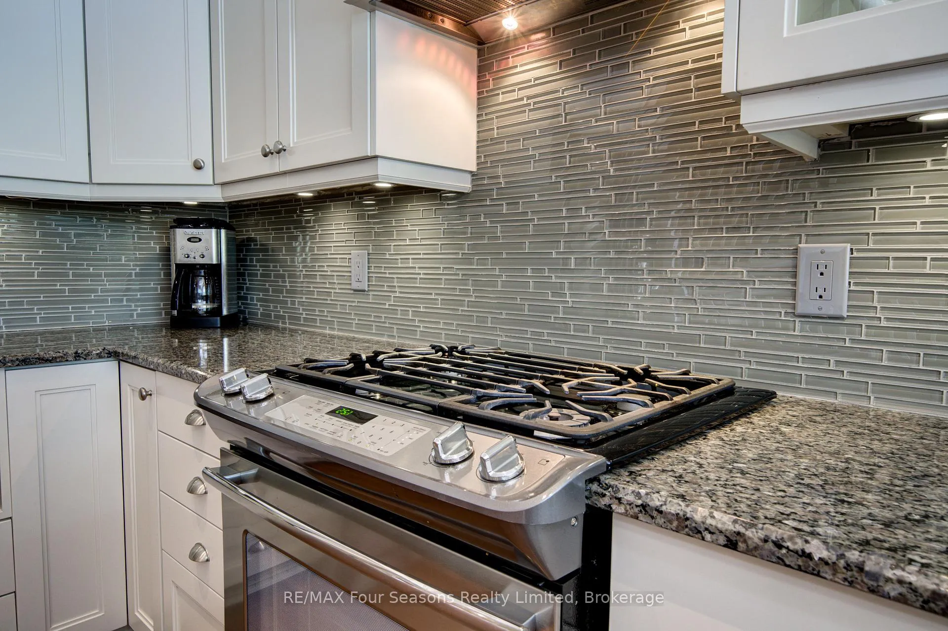 Photo 7 of Unit 22, 59 King Street E, Blue Mountains — HOMEH