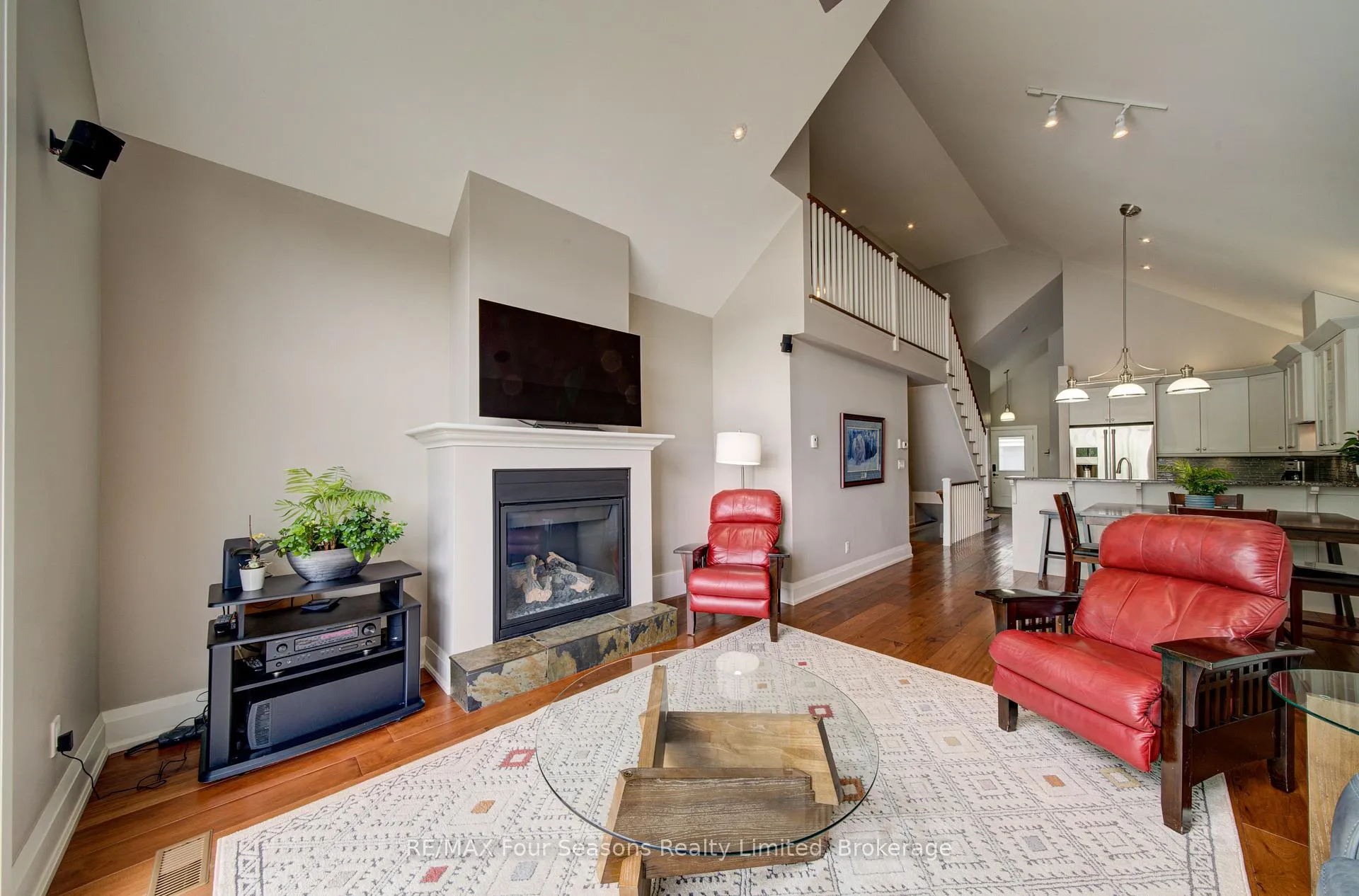 Photo 12 of Unit 22, 59 King Street E, Blue Mountains — HOMEH