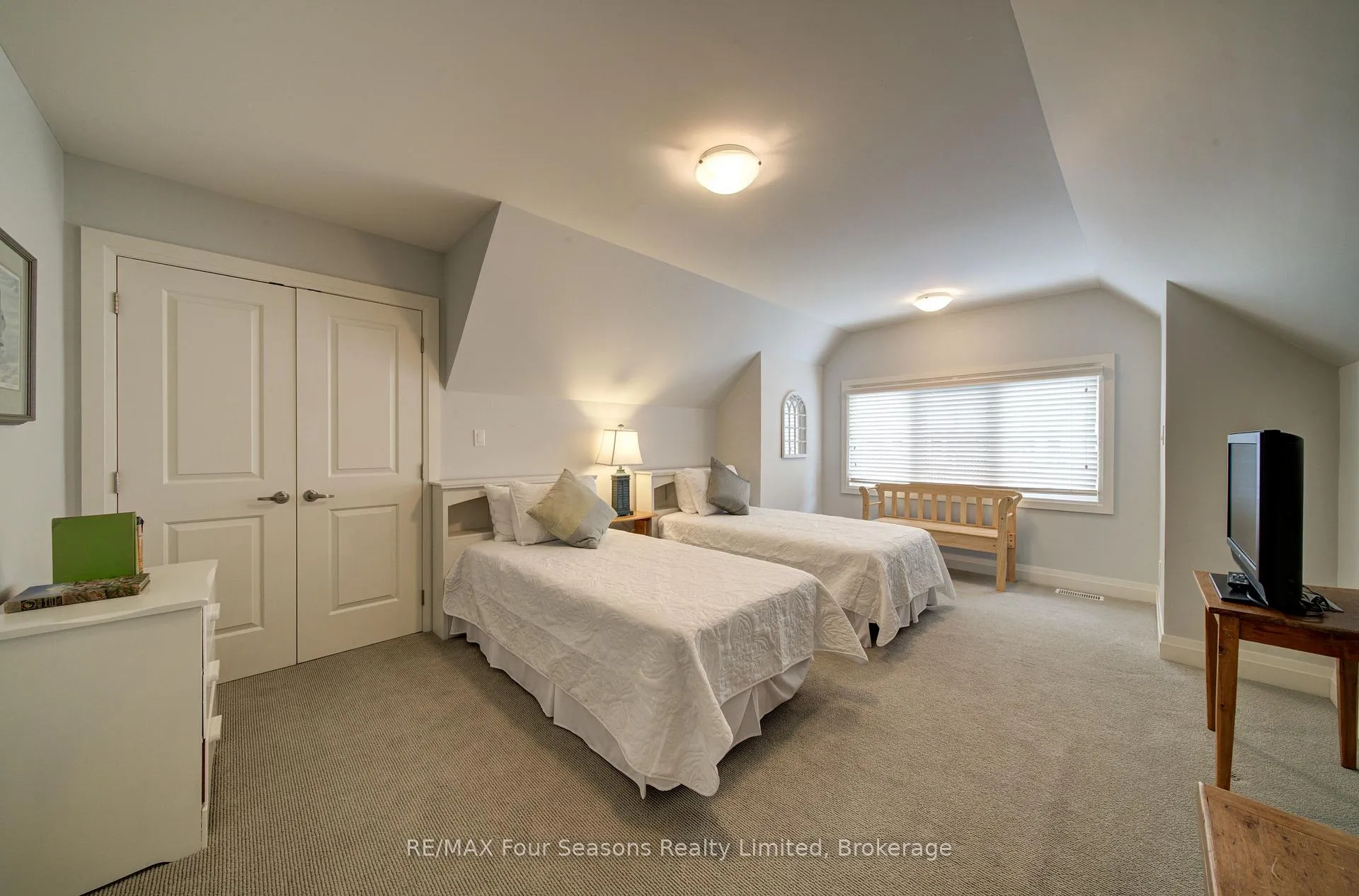 Photo 23 of Unit 22, 59 King Street E, Blue Mountains — HOMEH