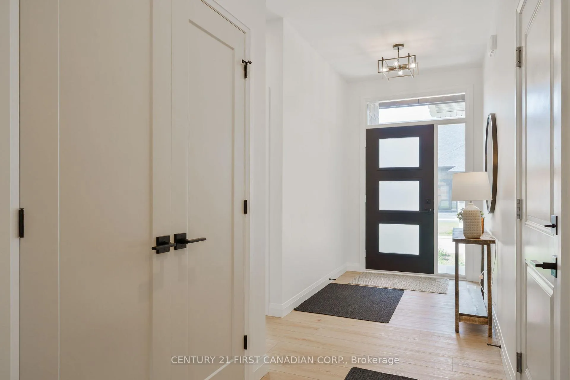 Photo 3 of Unit 8, 32 Postma Crescent, North Middlesex, Ailsa Craig — HOMEH