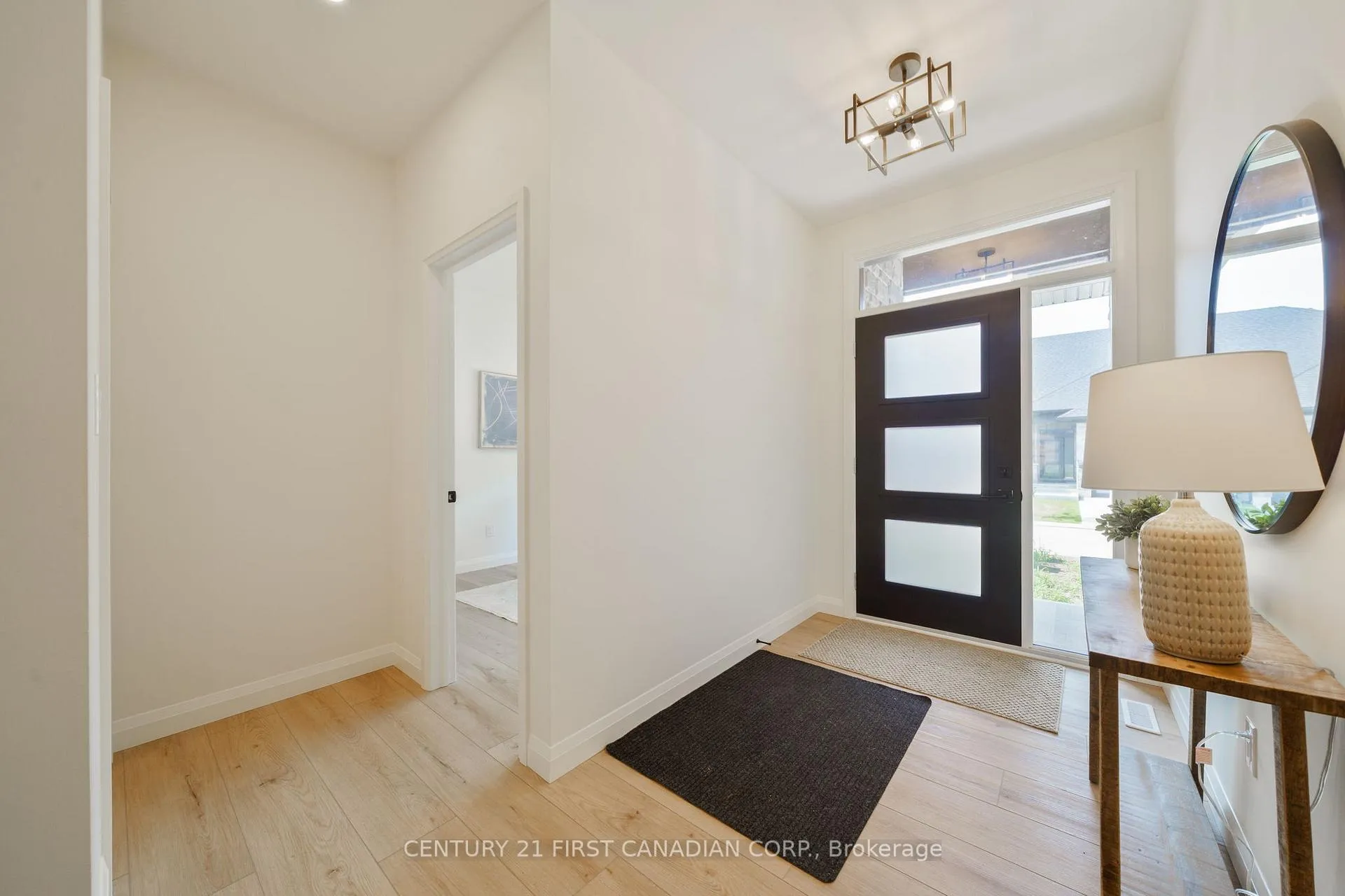 Photo 4 of Unit 8, 32 Postma Crescent, North Middlesex, Ailsa Craig — HOMEH
