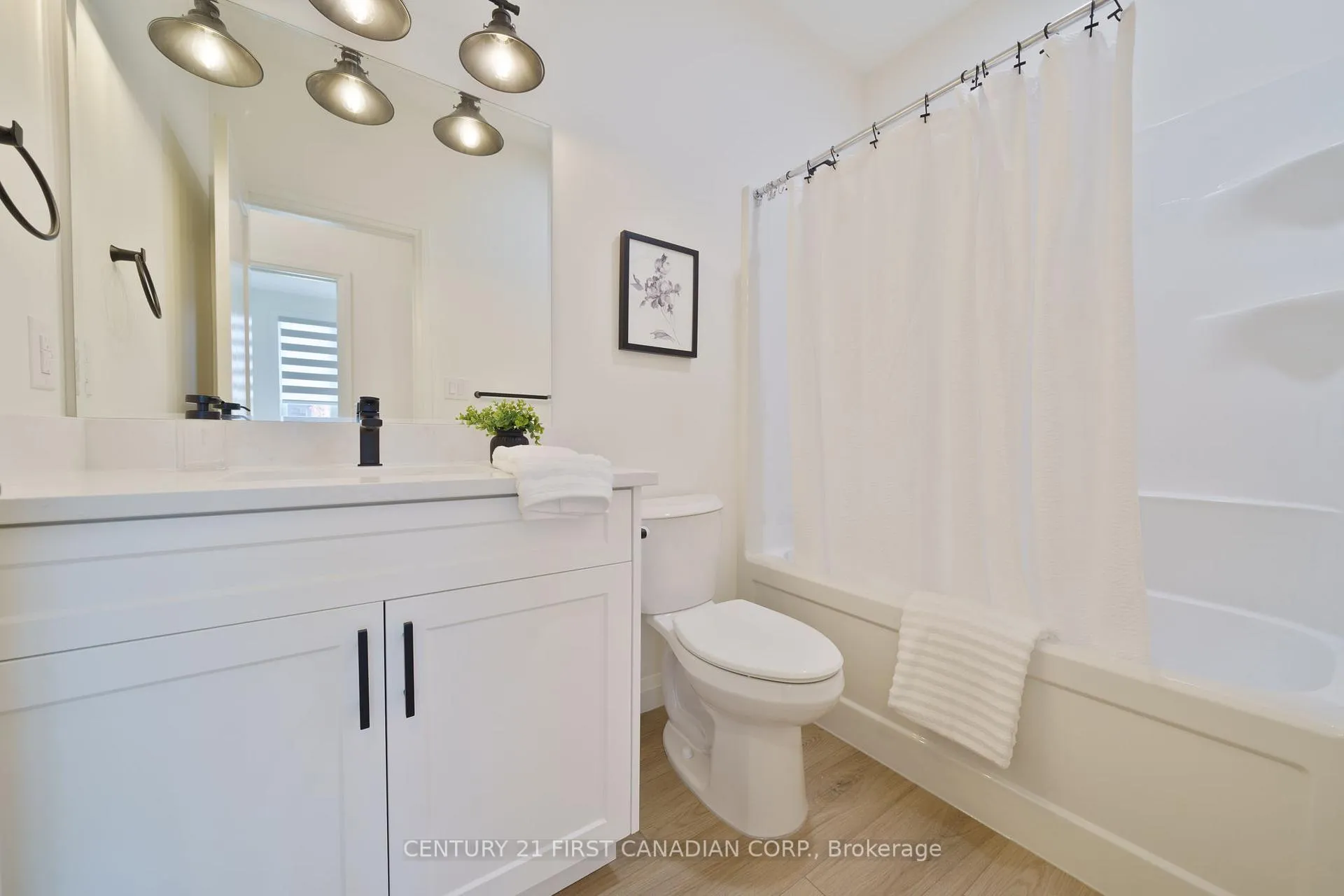 Photo 7 of Unit 8, 32 Postma Crescent, North Middlesex, Ailsa Craig — HOMEH