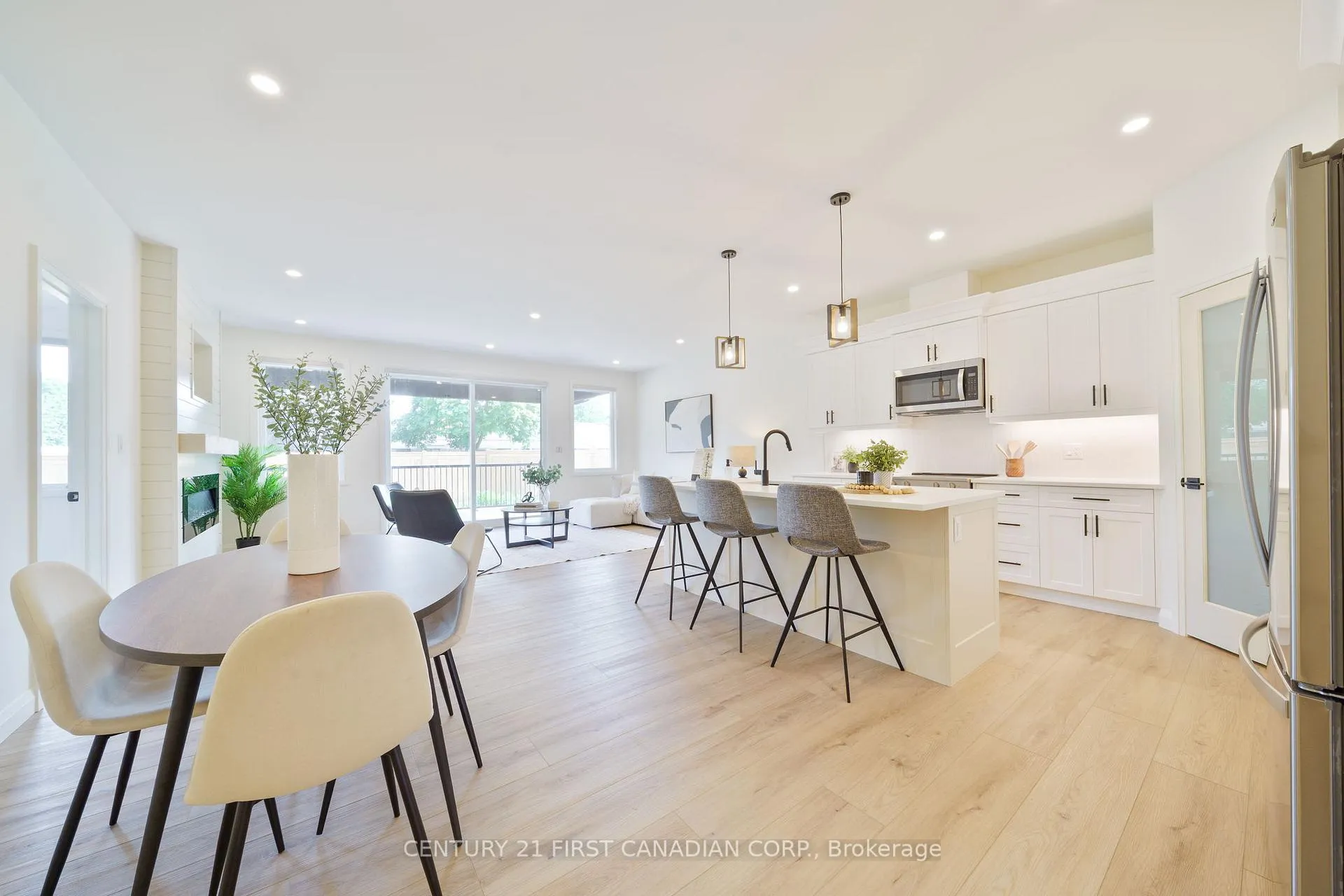 Photo 8 of Unit 8, 32 Postma Crescent, North Middlesex, Ailsa Craig — HOMEH