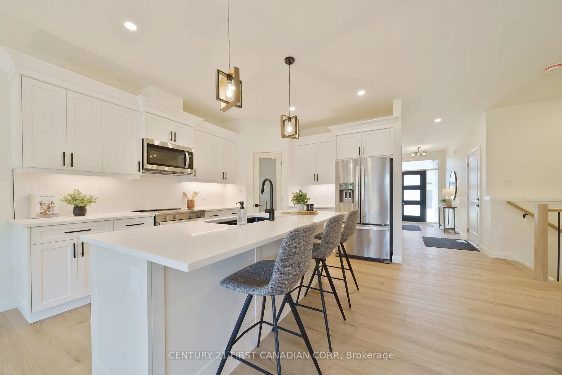 Photo 9 of Unit 8, 32 Postma Crescent, North Middlesex, Ailsa Craig — HOMEH