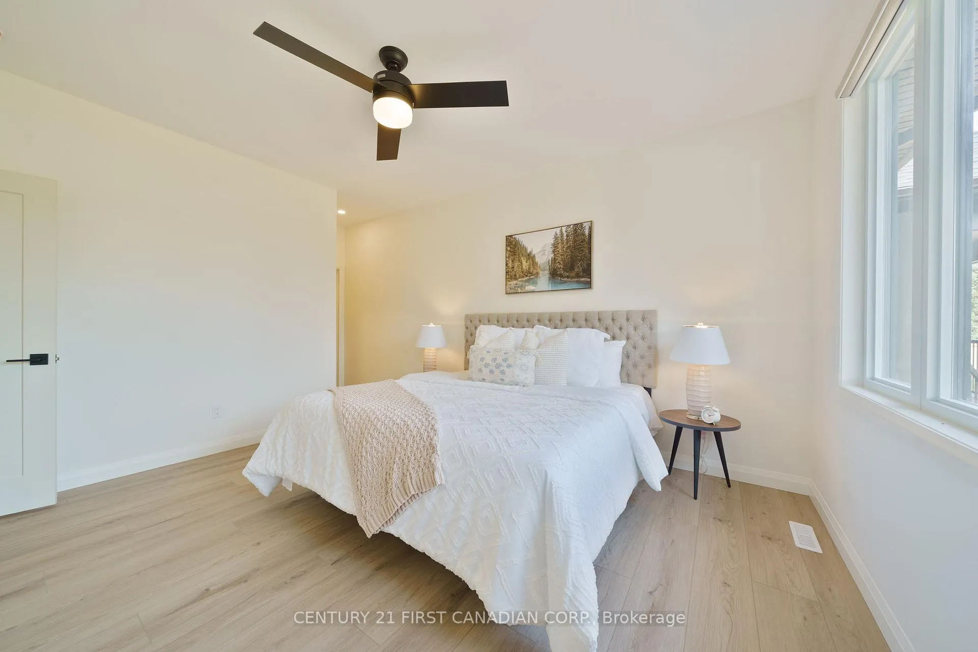 Photo 19 of Unit 8, 32 Postma Crescent, North Middlesex, Ailsa Craig — HOMEH