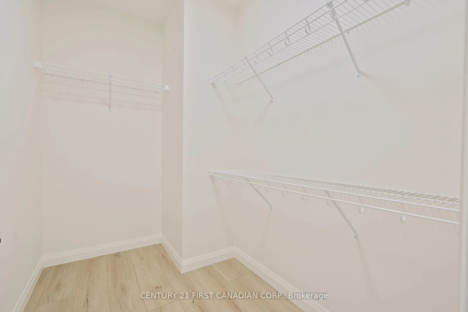 Photo 21 of Unit 8, 32 Postma Crescent, North Middlesex, Ailsa Craig — HOMEH