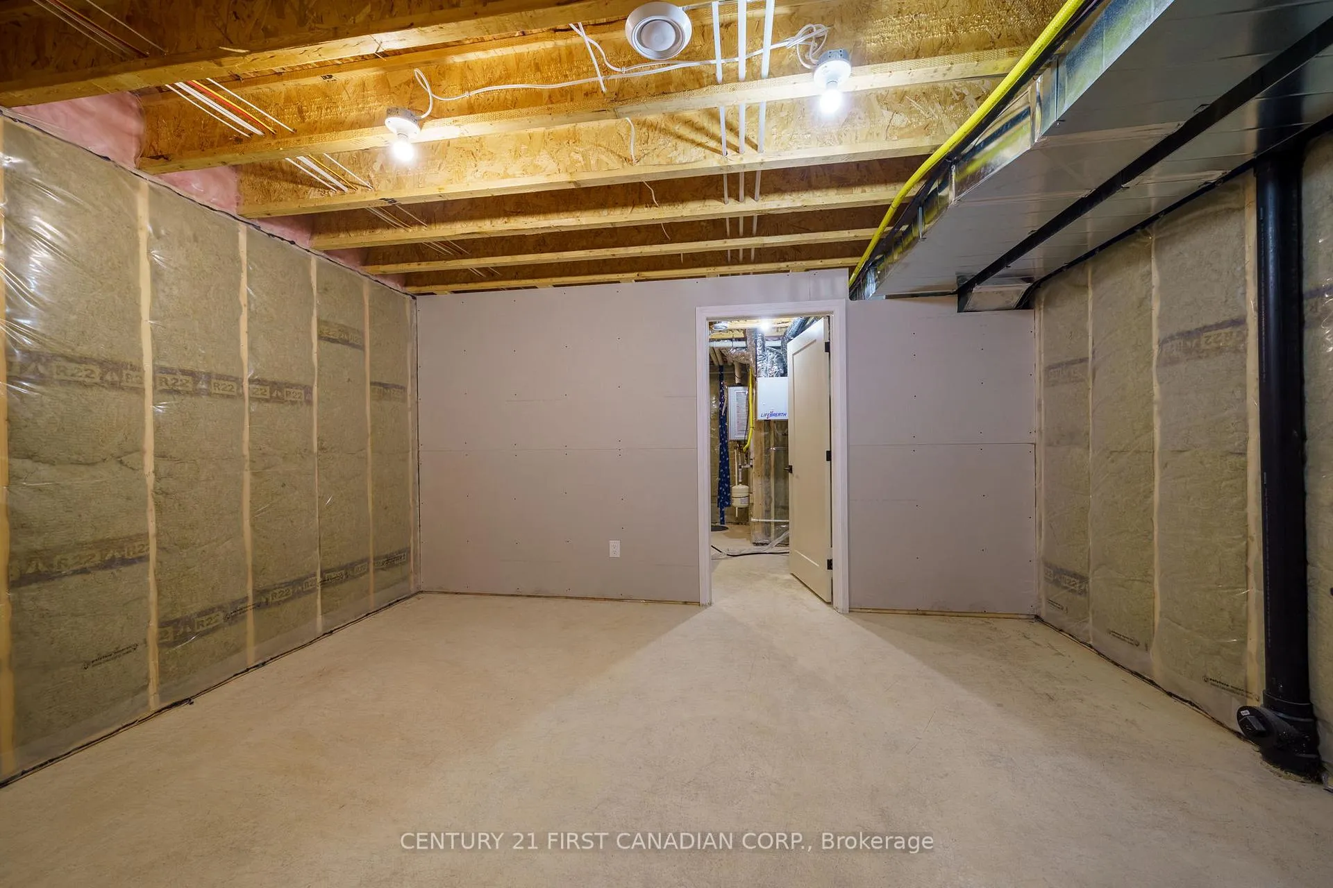 Photo 30 of Unit 8, 32 Postma Crescent, North Middlesex, Ailsa Craig — HOMEH