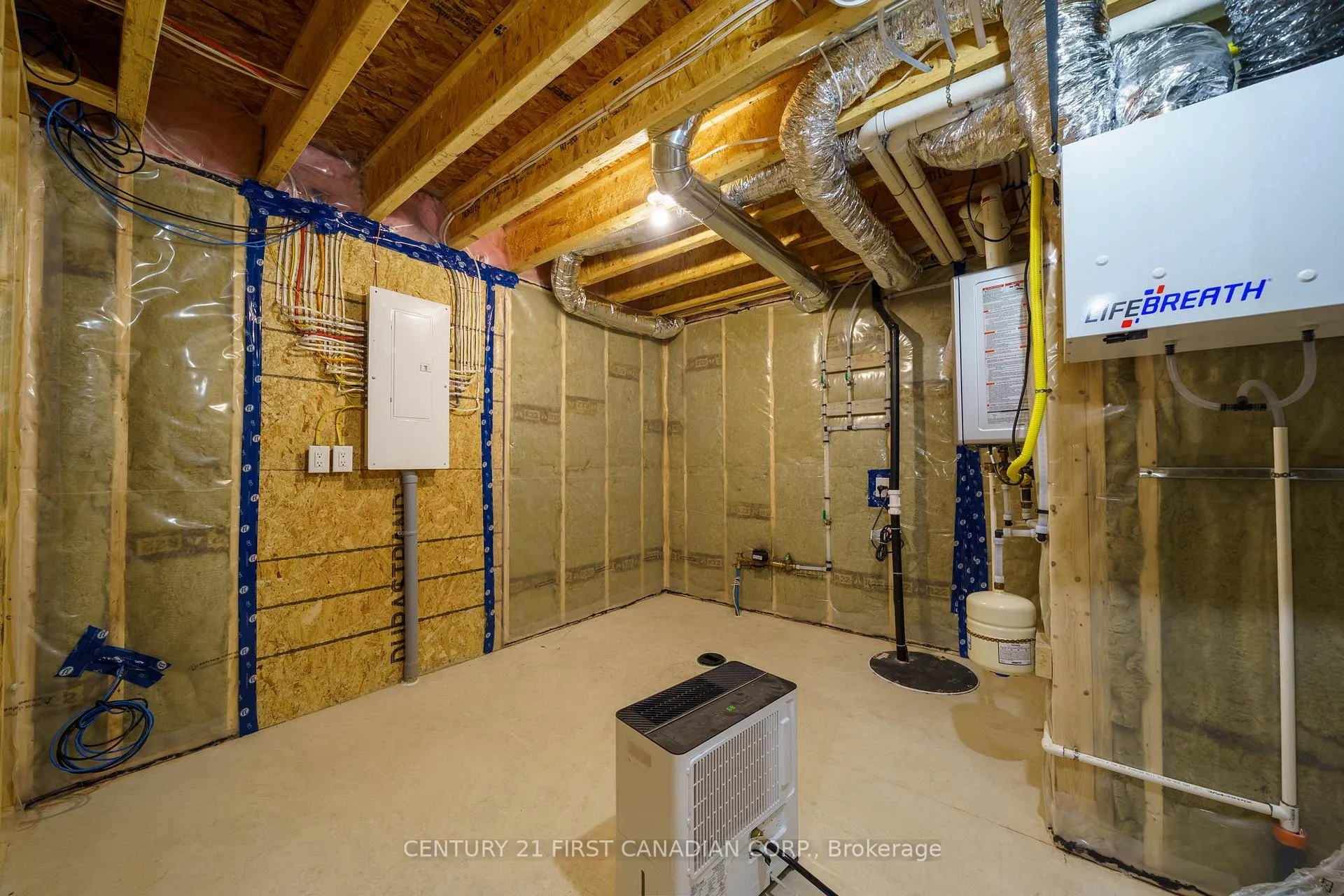 Photo 31 of Unit 8, 32 Postma Crescent, North Middlesex, Ailsa Craig — HOMEH