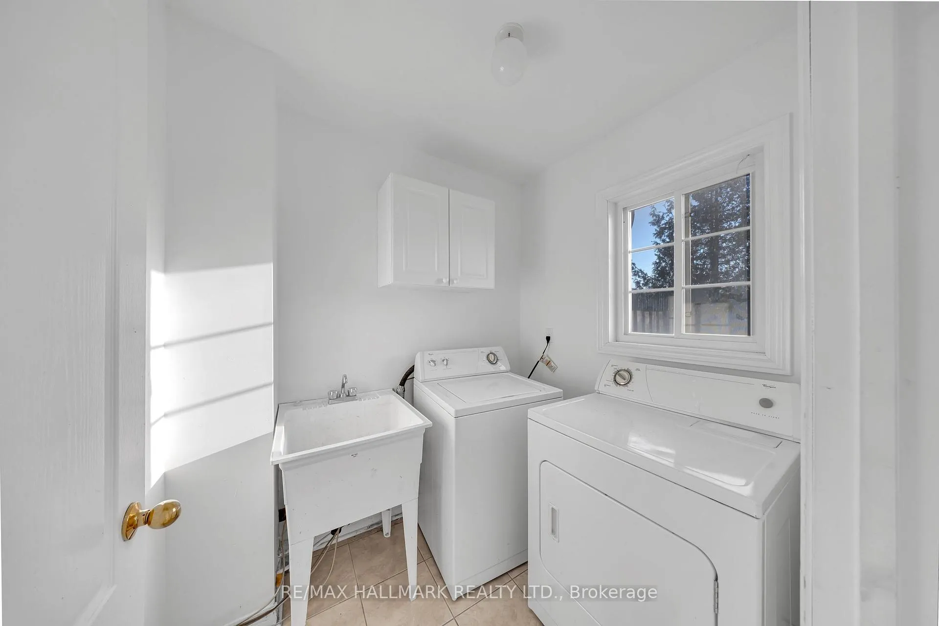 Photo 33 of 16 Boone Lane, Ajax, South East — HOMEH