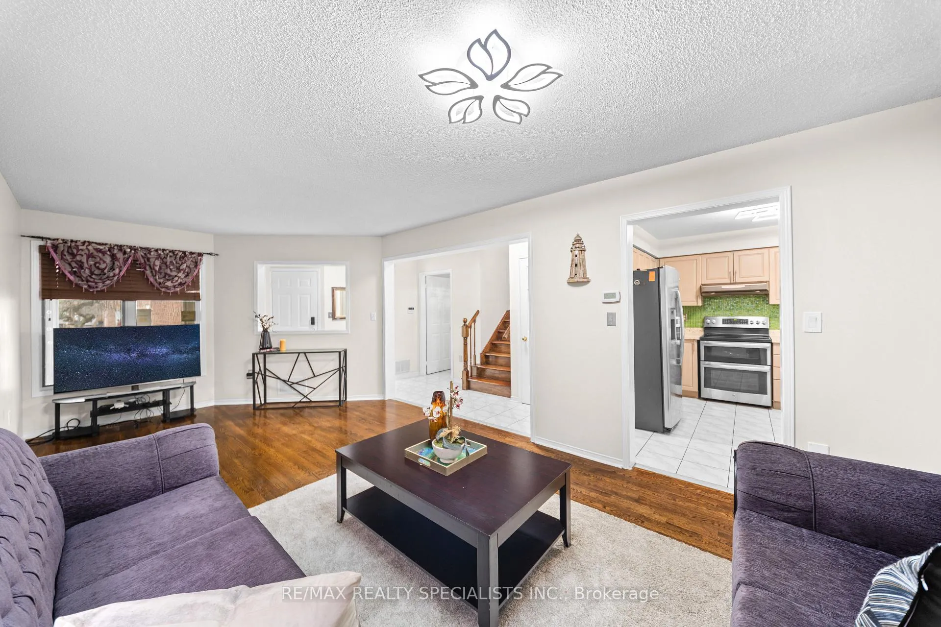 Photo 5 of 51 Forestgrove Circle, Brampton, Heart Lake East — HOMEH