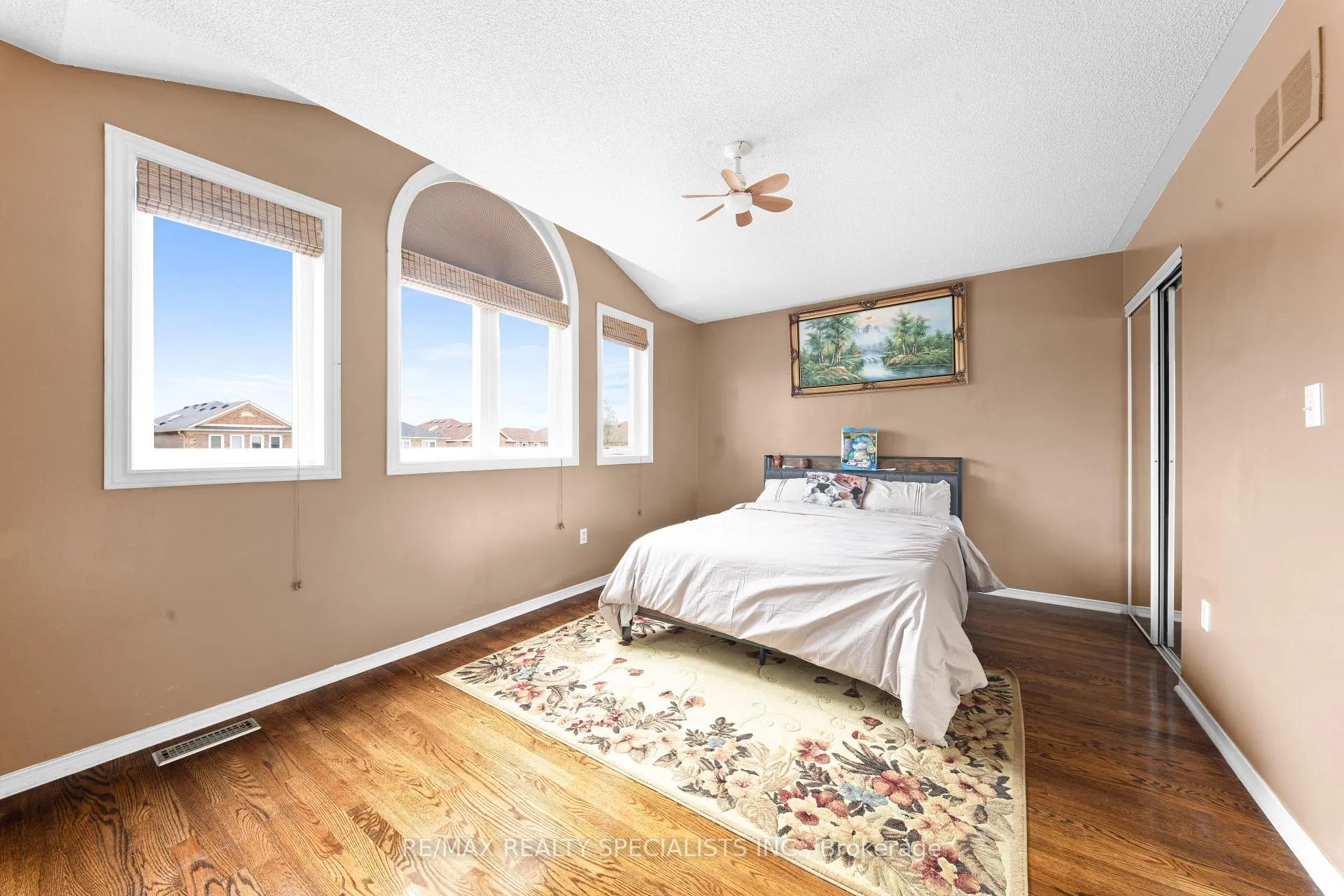 Photo 16 of 51 Forestgrove Circle, Brampton, Heart Lake East — HOMEH