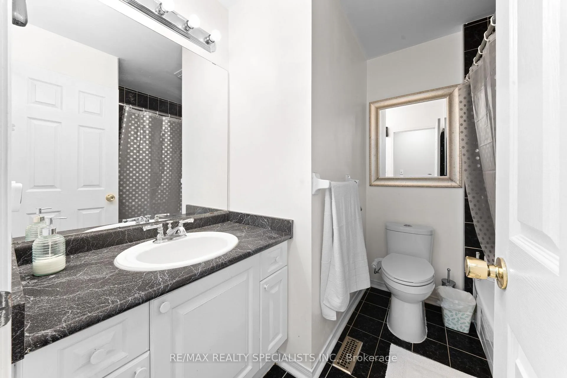 Photo 17 of 51 Forestgrove Circle, Brampton, Heart Lake East — HOMEH