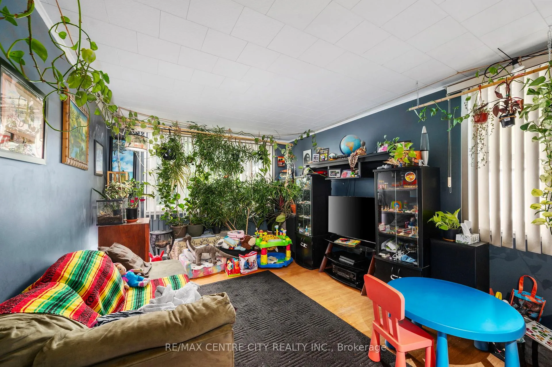 Photo 3 of 43 Devonshire Place, St. Thomas — HOMEH