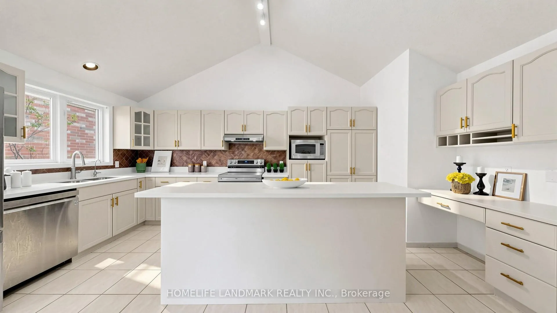 Photo 16 of 45 Pheasant Run Drive, Guelph, Kortright Hills — HOMEH