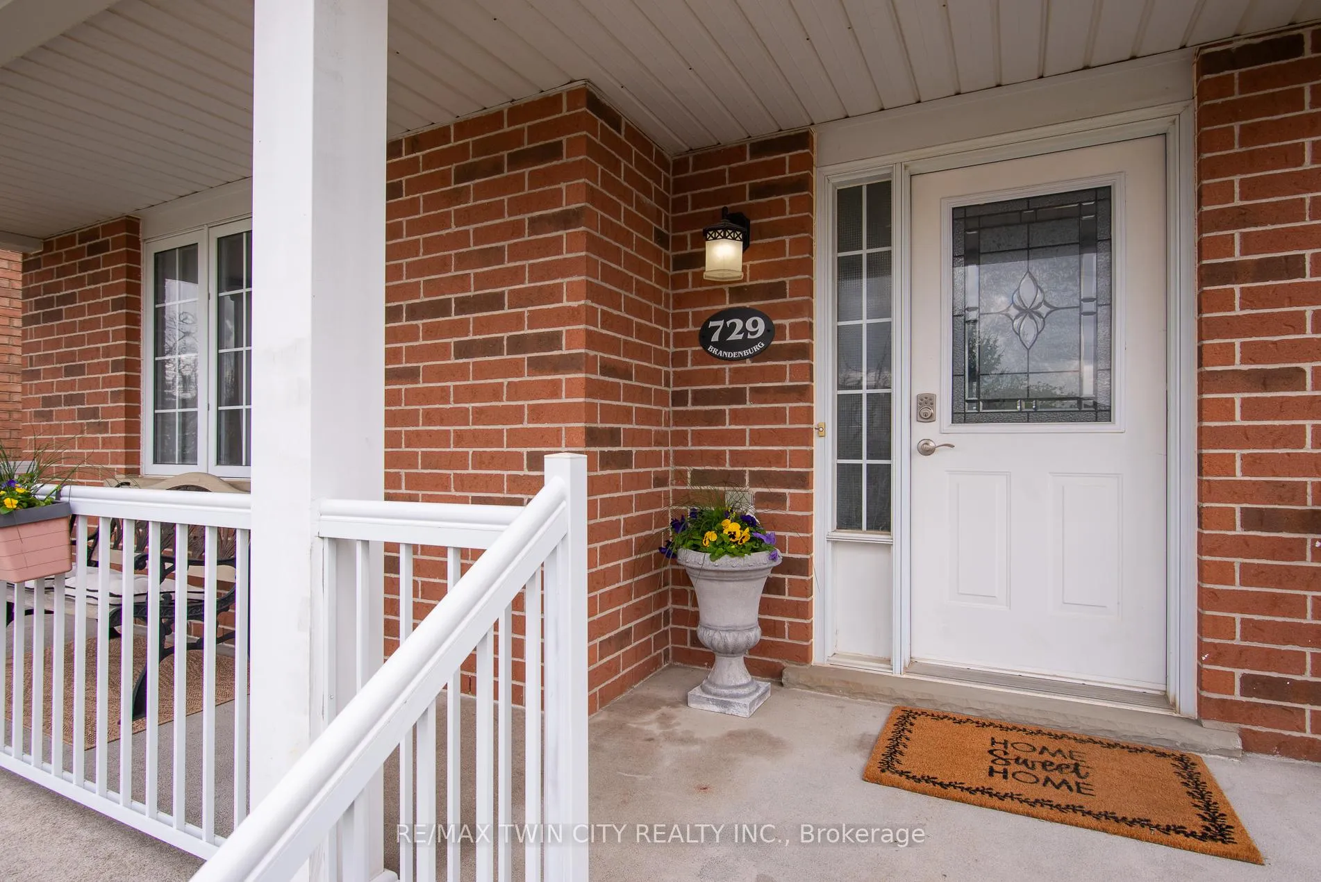 Photo 2 of 729 Brandenburg Boulevard, Waterloo, Clair Hills — HOMEH