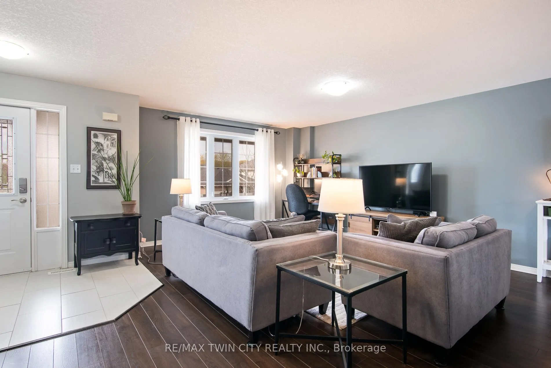 Photo 4 of 729 Brandenburg Boulevard, Waterloo, Clair Hills — HOMEH