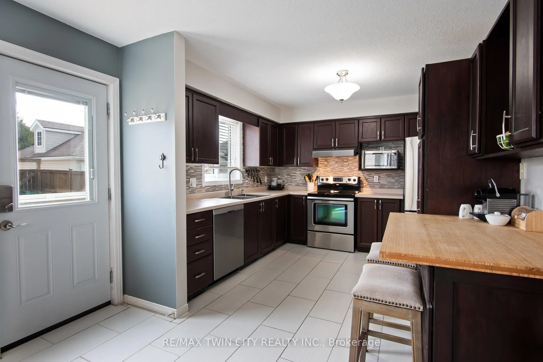 Photo 7 of 729 Brandenburg Boulevard, Waterloo, Clair Hills — HOMEH