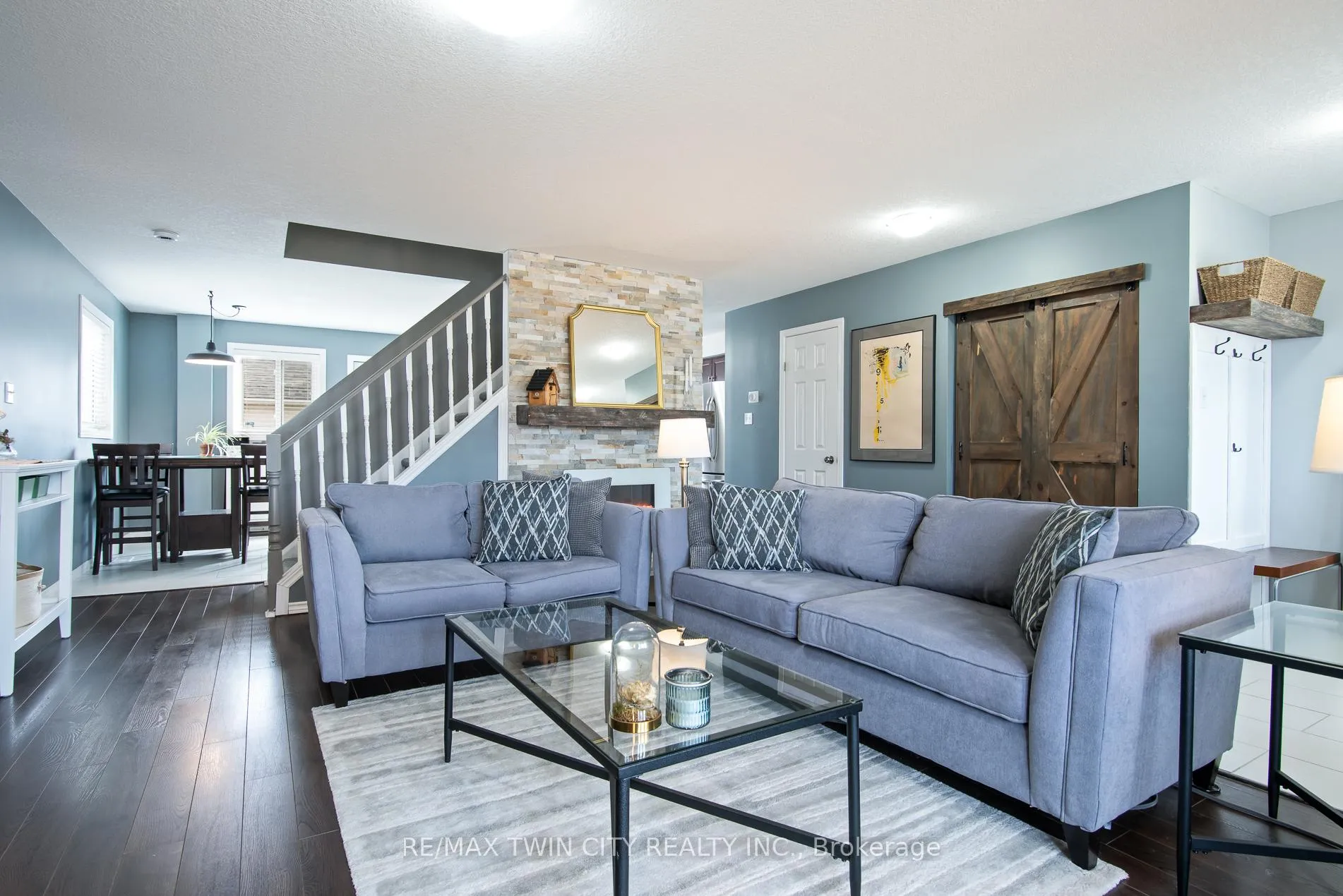 Photo 9 of 729 Brandenburg Boulevard, Waterloo, Clair Hills — HOMEH