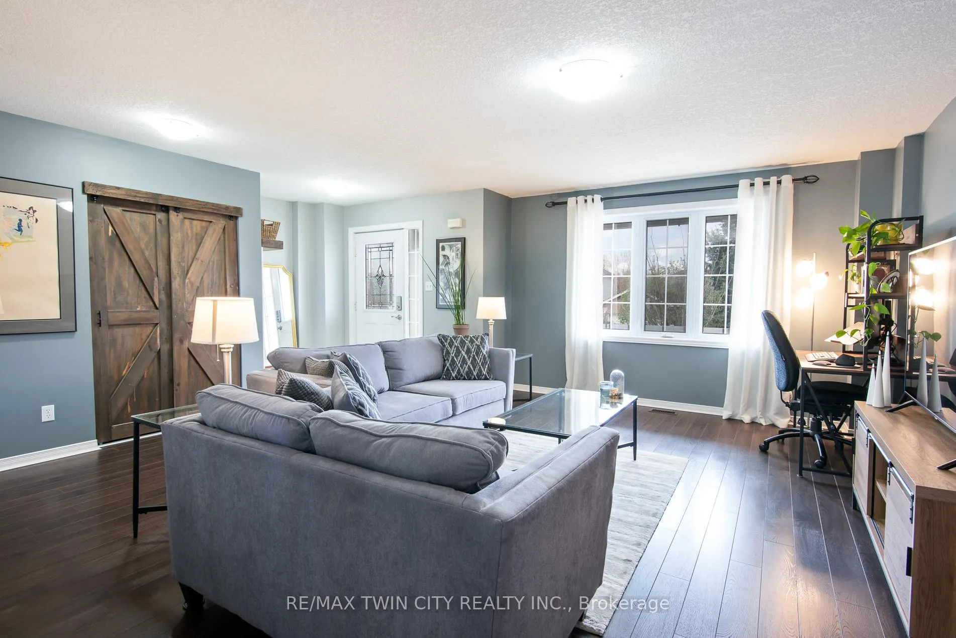 Photo 10 of 729 Brandenburg Boulevard, Waterloo, Clair Hills — HOMEH