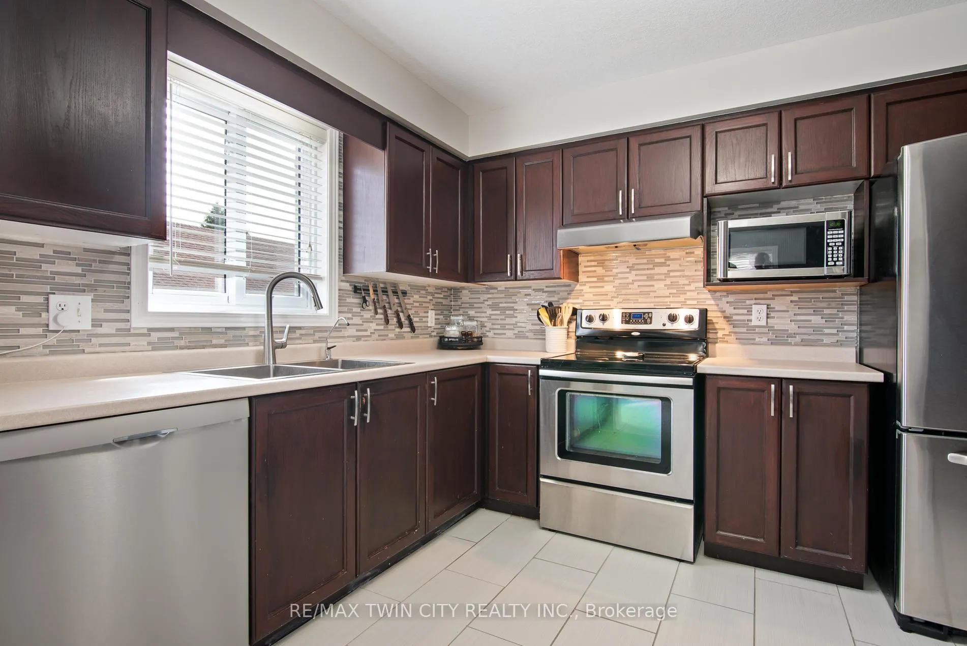 Photo 12 of 729 Brandenburg Boulevard, Waterloo, Clair Hills — HOMEH