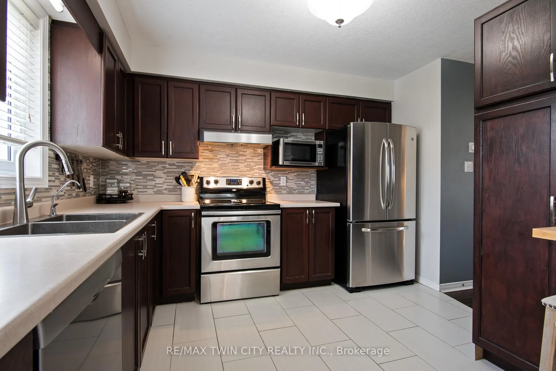 Photo 13 of 729 Brandenburg Boulevard, Waterloo, Clair Hills — HOMEH