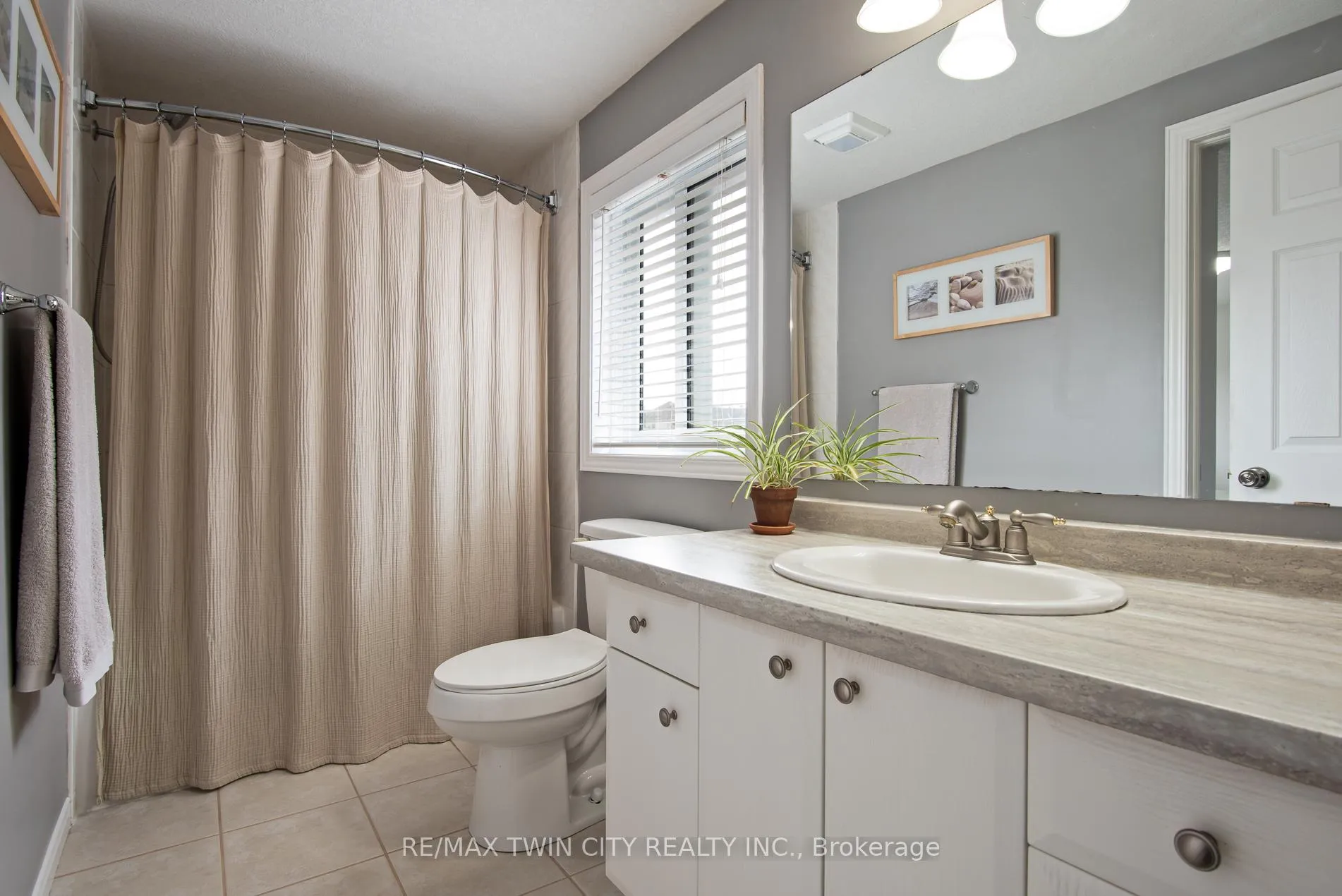 Photo 16 of 729 Brandenburg Boulevard, Waterloo, Clair Hills — HOMEH