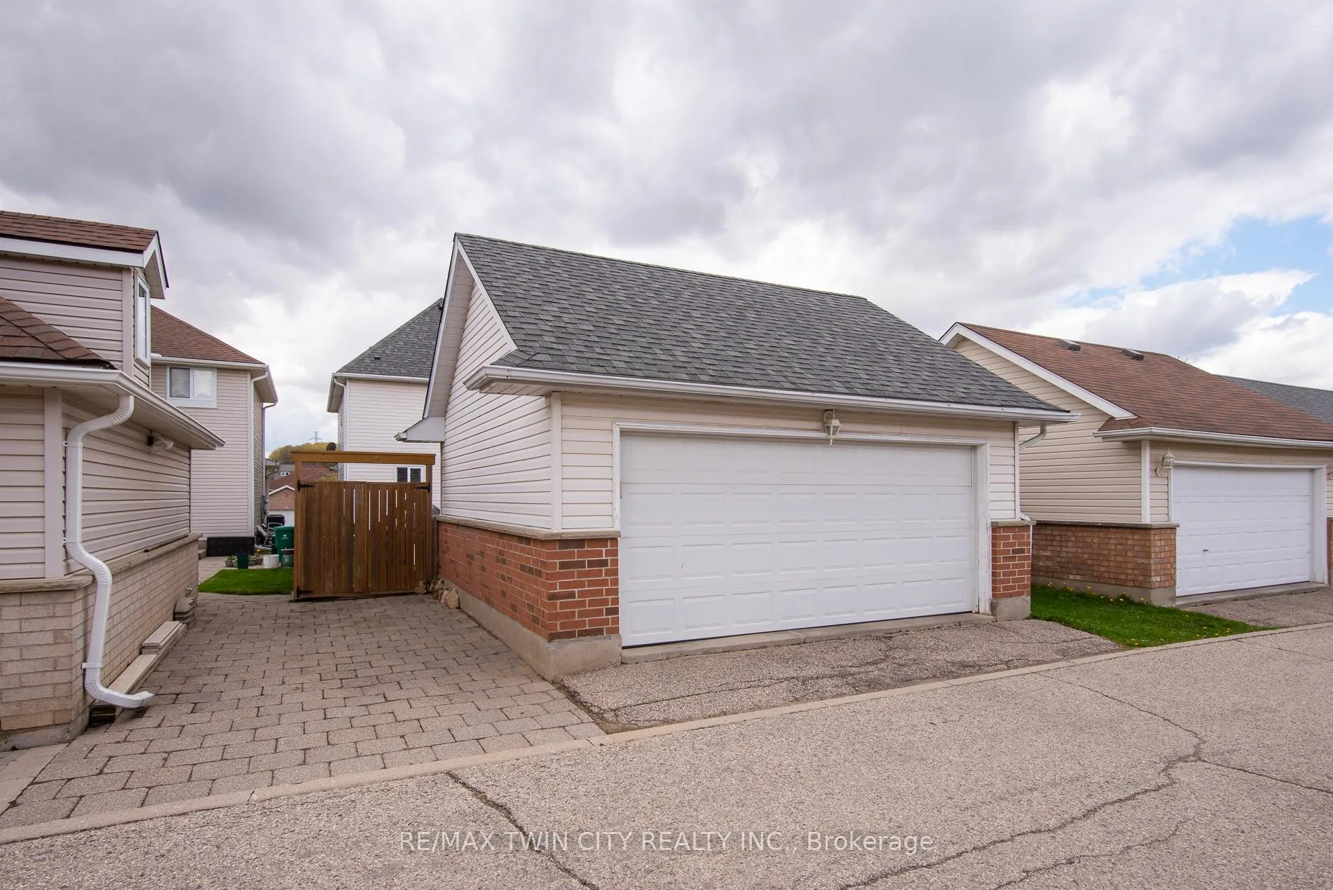 Photo 30 of 729 Brandenburg Boulevard, Waterloo, Clair Hills — HOMEH
