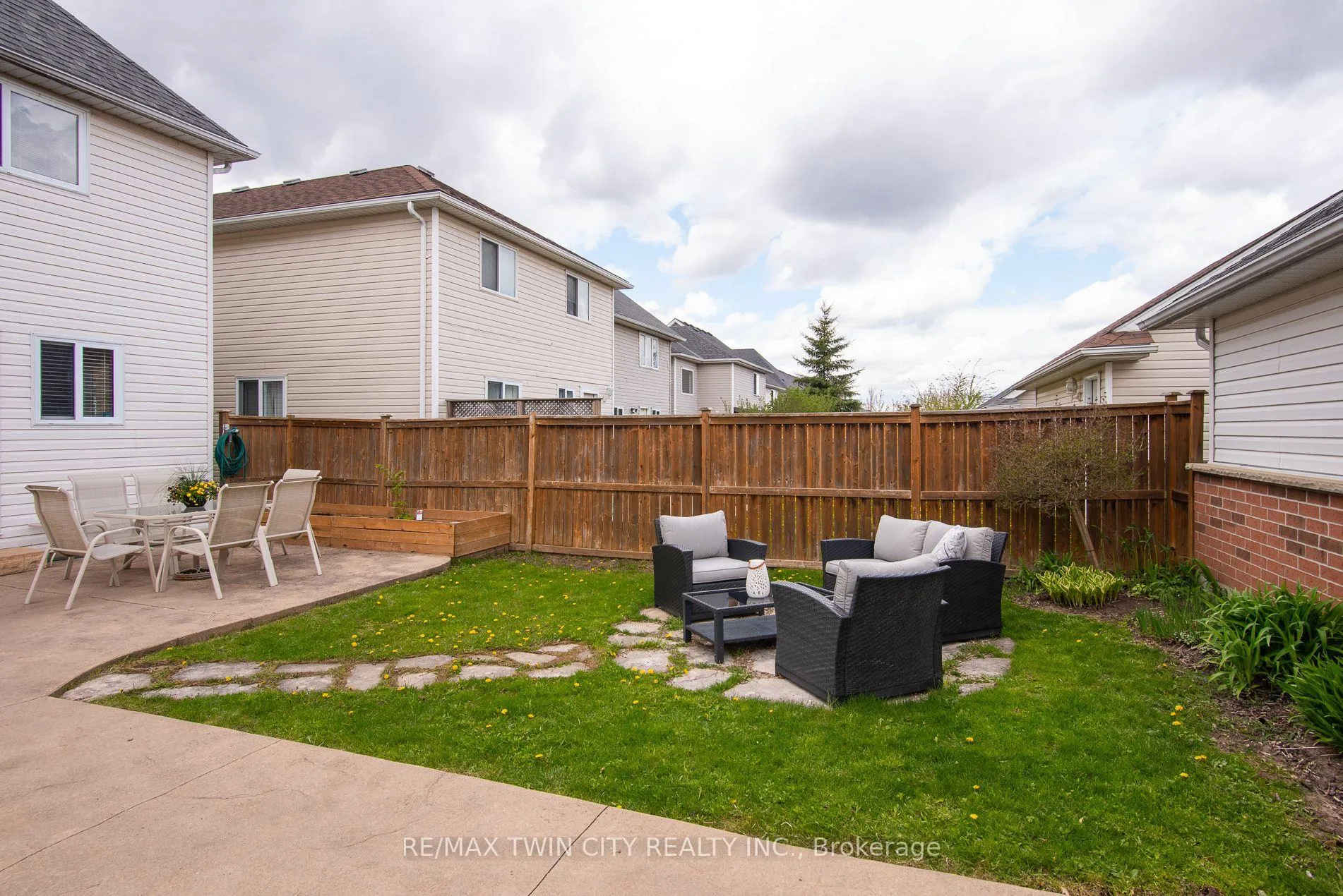 Photo 31 of 729 Brandenburg Boulevard, Waterloo, Clair Hills — HOMEH