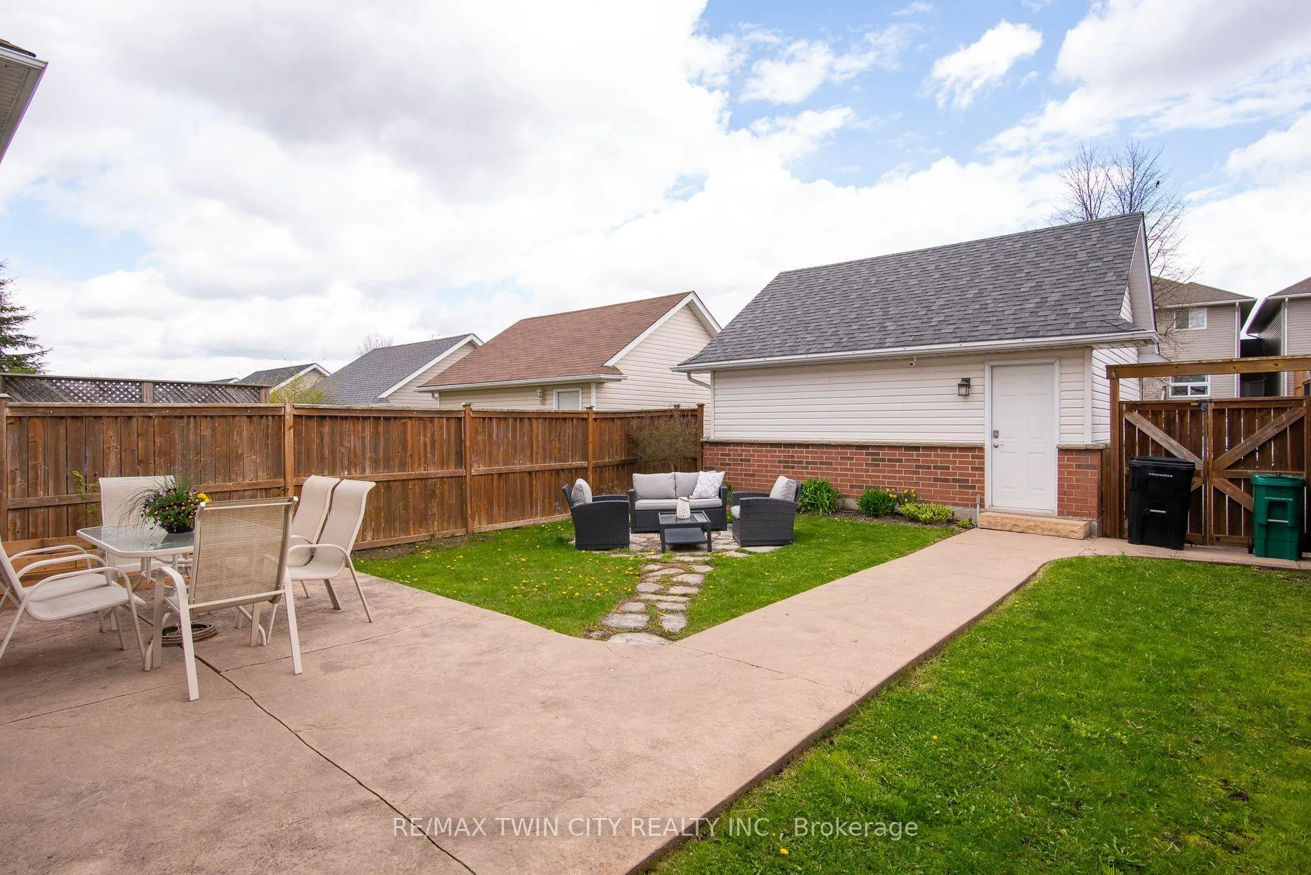 Photo 32 of 729 Brandenburg Boulevard, Waterloo, Clair Hills — HOMEH