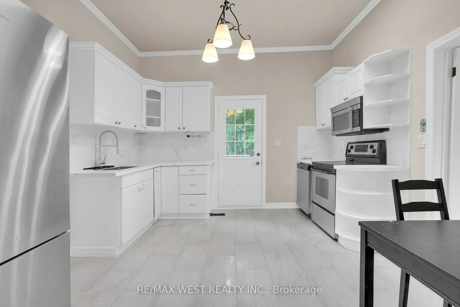 Photo of 19015 Dufferin Street