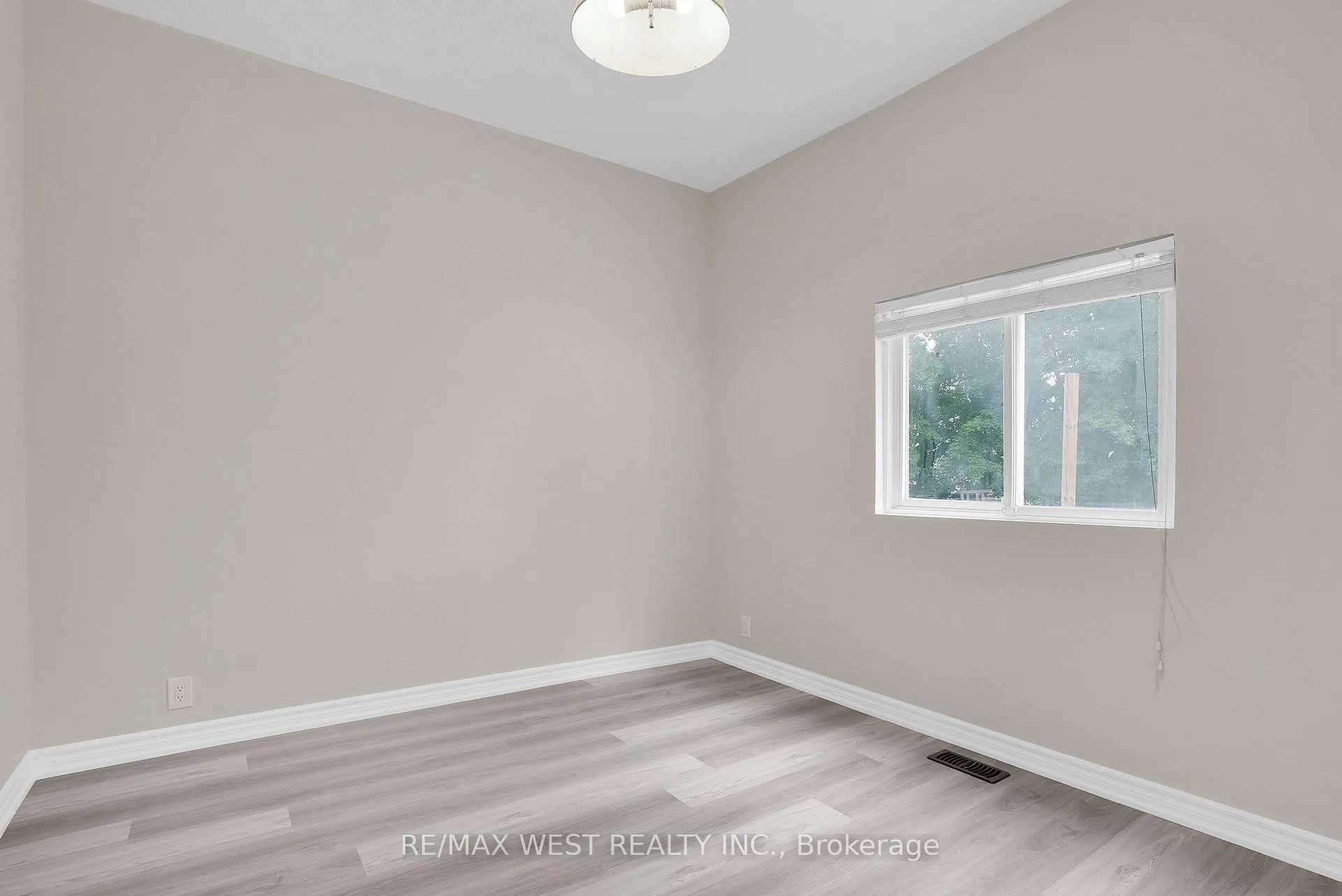 Photo 5 of 19015 Dufferin Street, King, Rural King — HOMEH