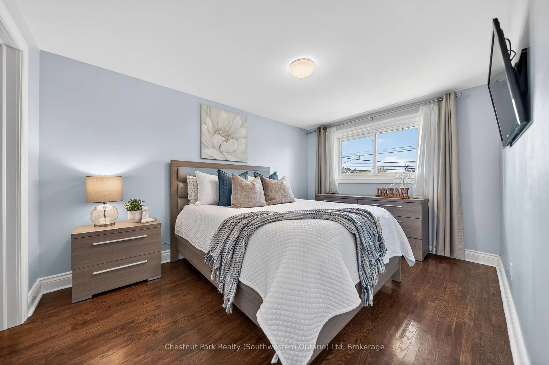 Photo 4 of 170 Willow Road, Guelph, Junction/Onward Willow — HOMEH