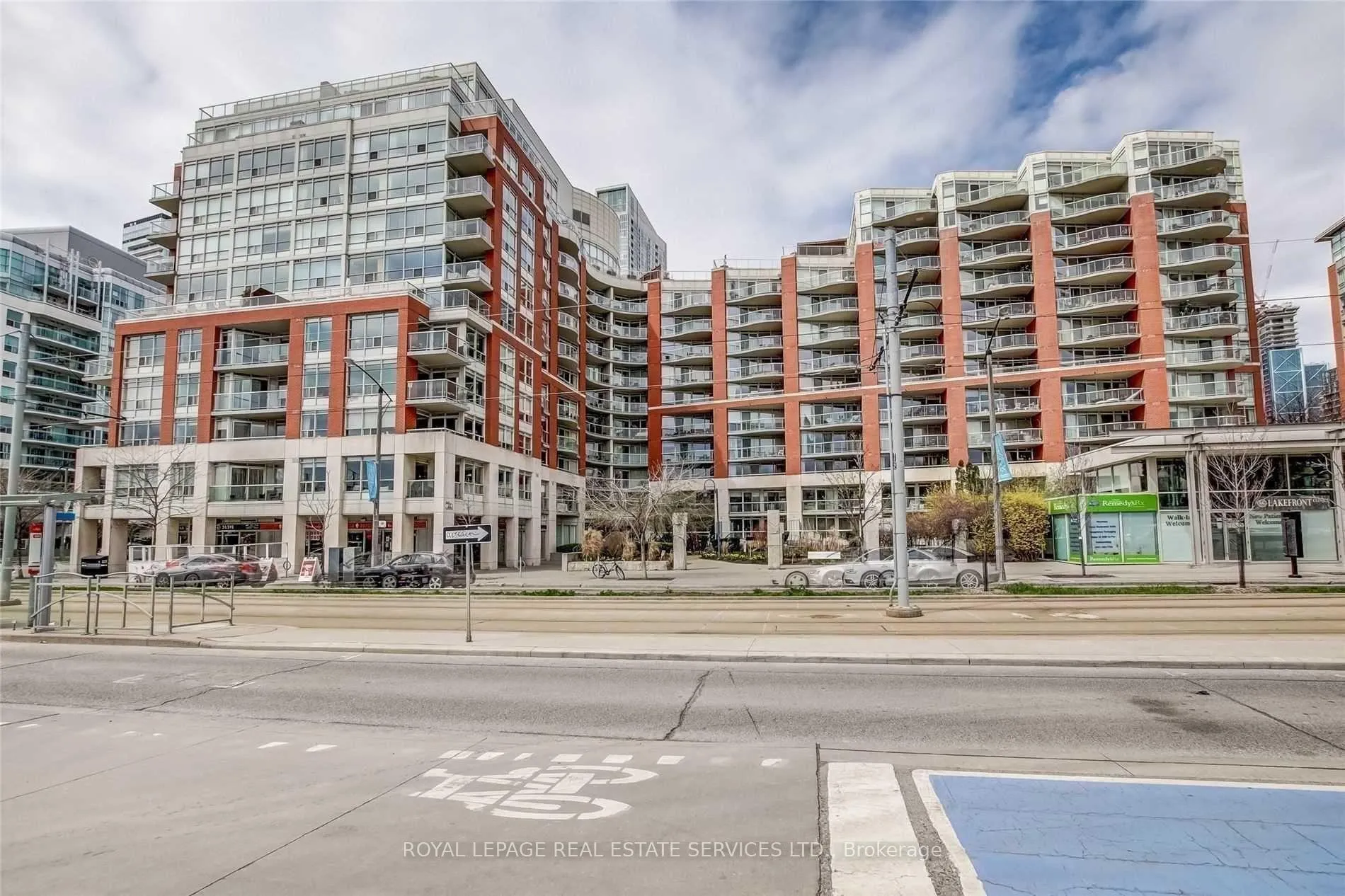 Photo 2 of Unit 709, 550 Queens Quay, Toronto, Waterfront Communities — HOMEH