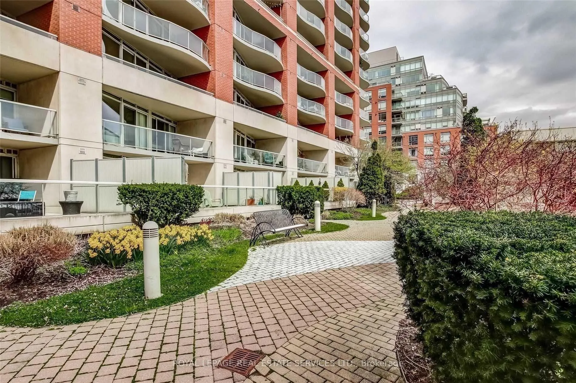 Photo 4 of Unit 709, 550 Queens Quay, Toronto, Waterfront Communities — HOMEH