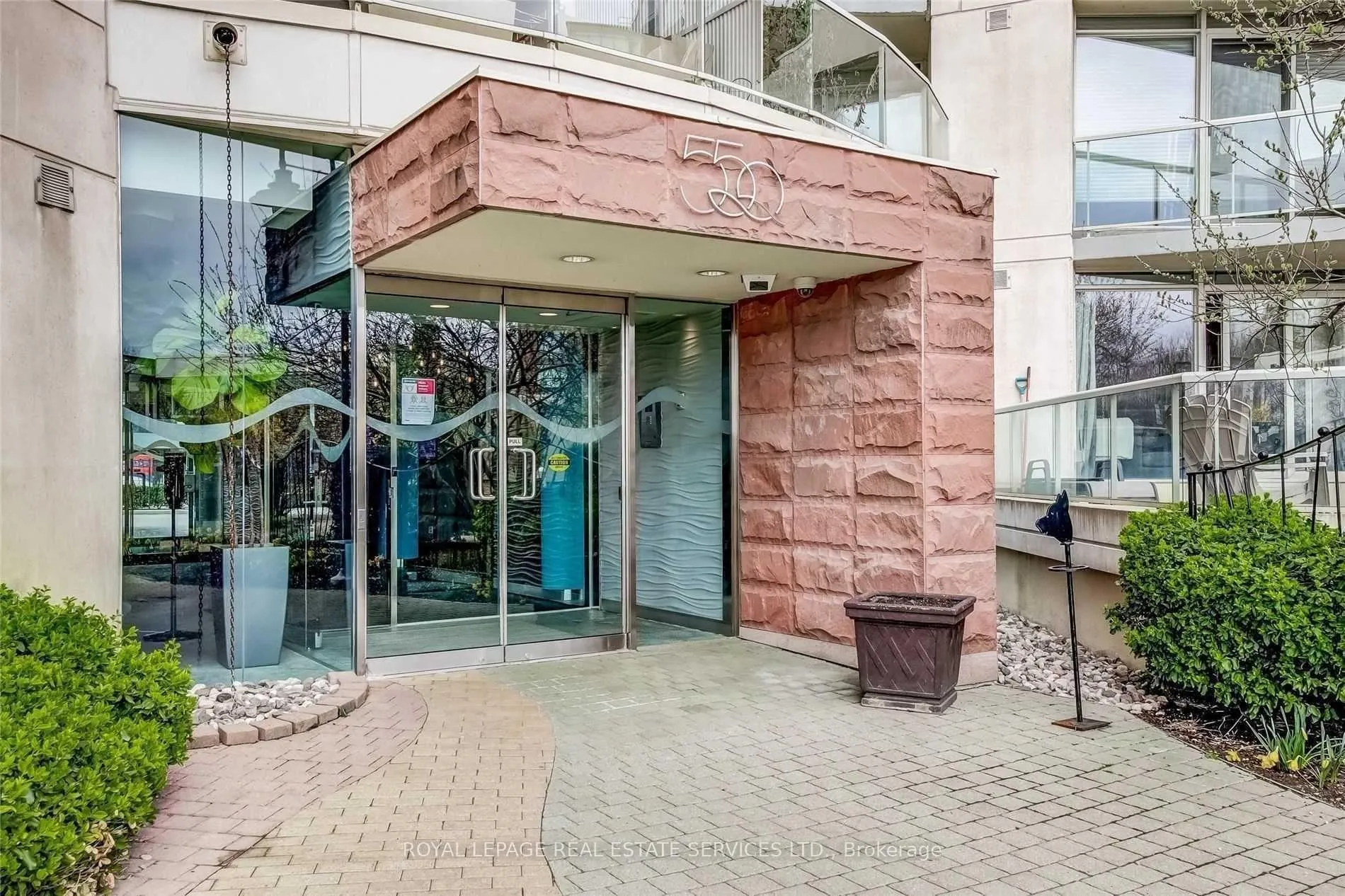 Photo 6 of Unit 709, 550 Queens Quay, Toronto, Waterfront Communities — HOMEH