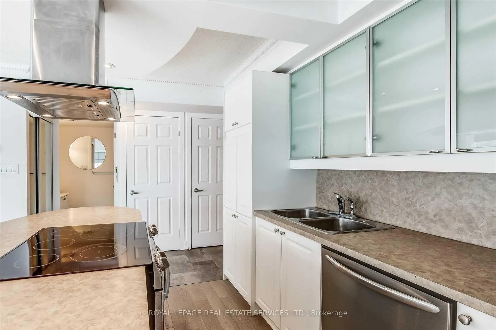 Photo 12 of Unit 709, 550 Queens Quay, Toronto, Waterfront Communities — HOMEH