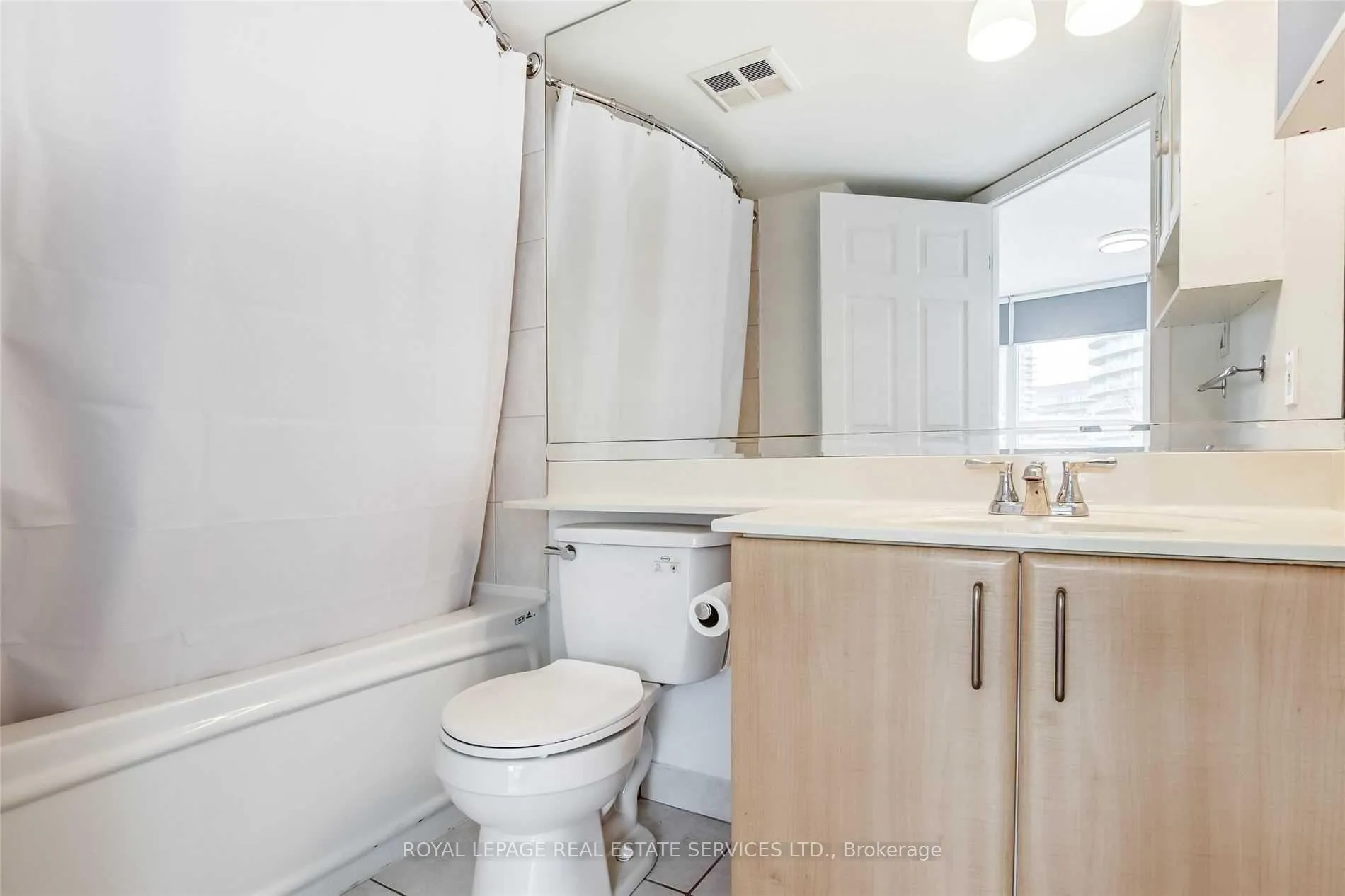 Photo 21 of Unit 709, 550 Queens Quay, Toronto, Waterfront Communities — HOMEH