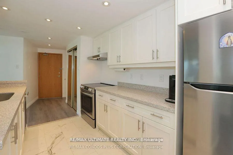 Photo 3 of Unit 601, 77 Harbour Square, Toronto, Waterfront Communities — HOMEH
