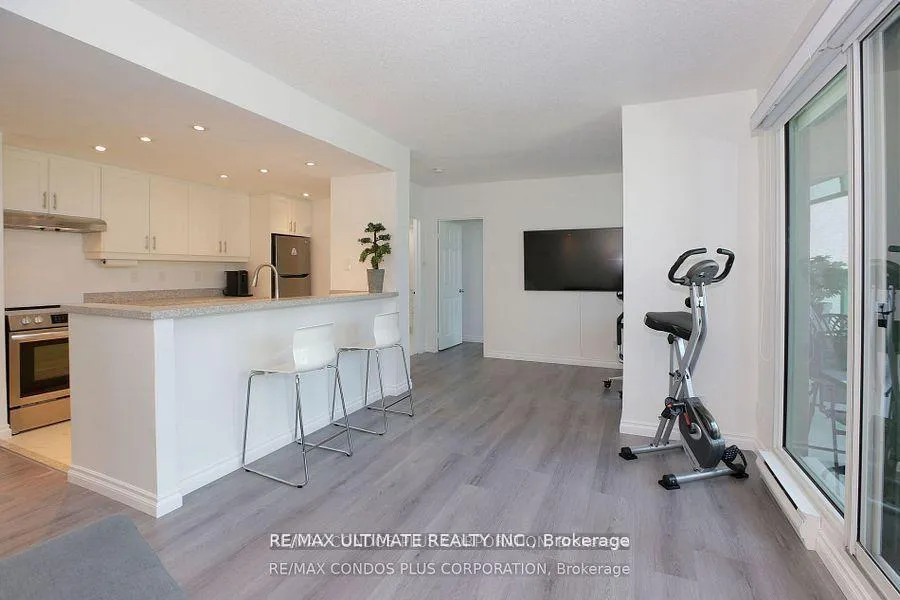 Photo 5 of Unit 601, 77 Harbour Square, Toronto, Waterfront Communities — HOMEH