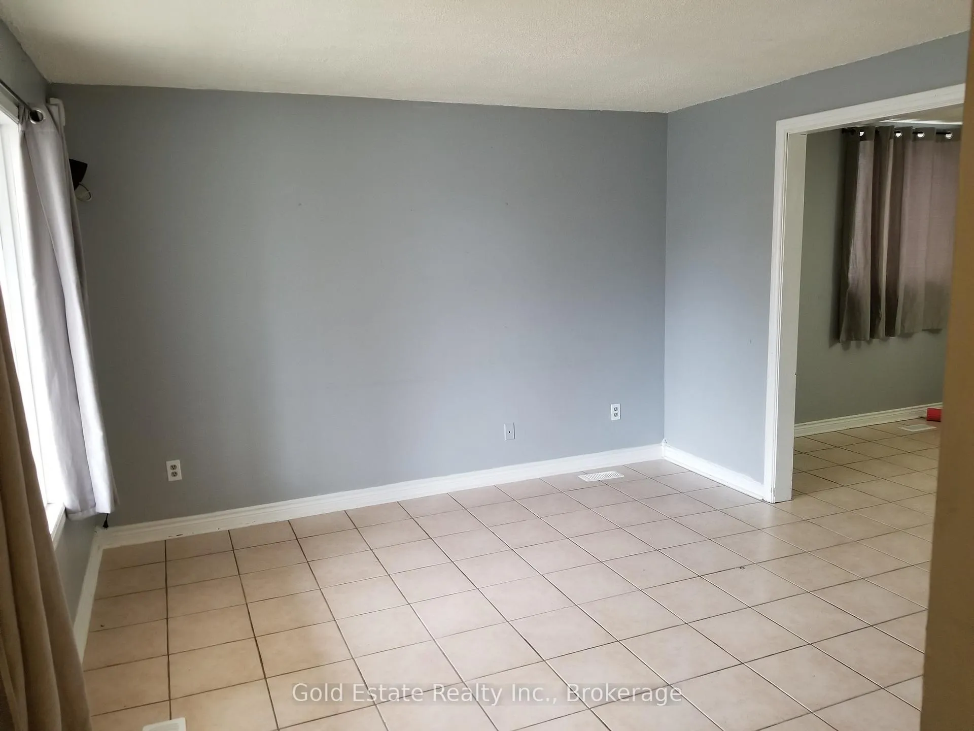 Photo 4 of Unit Upper, 426 Langlois Avenue, Windsor — HOMEH