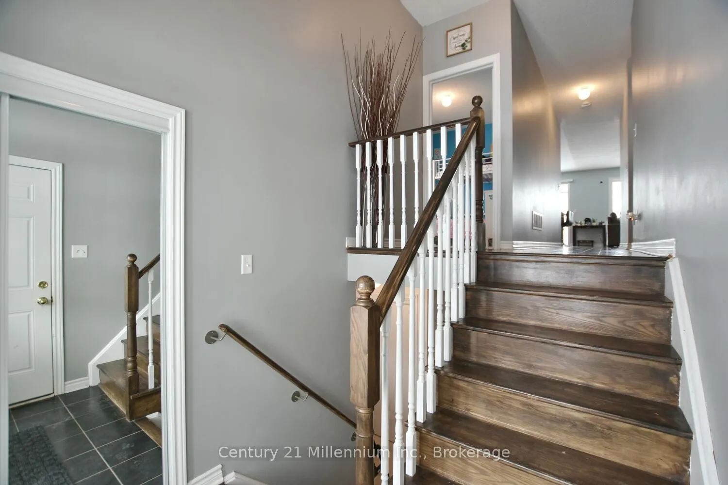 Photo 3 of 133 White Sands Way, Wasaga Beach — HOMEH