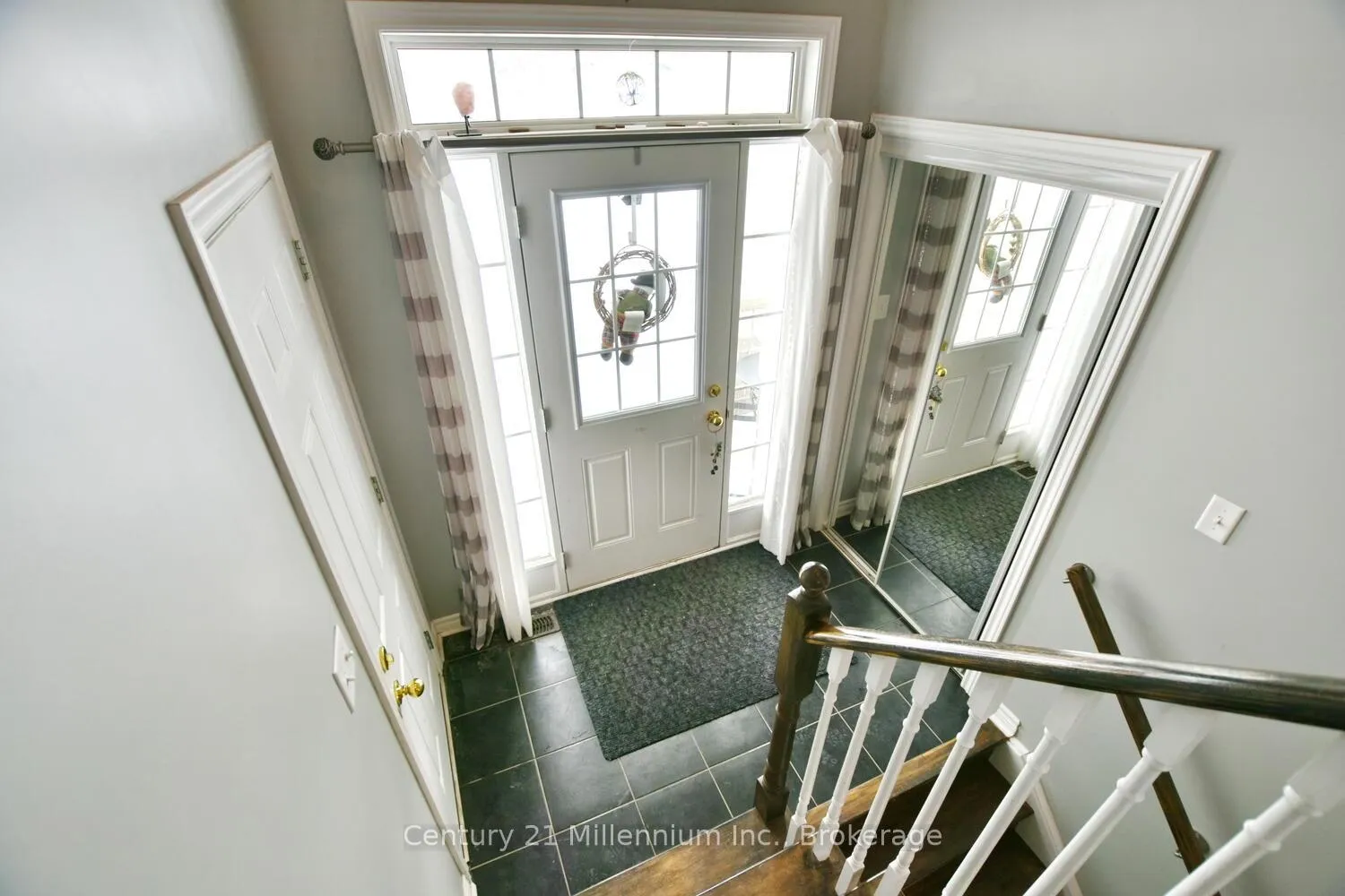 Photo 5 of 133 White Sands Way, Wasaga Beach — HOMEH