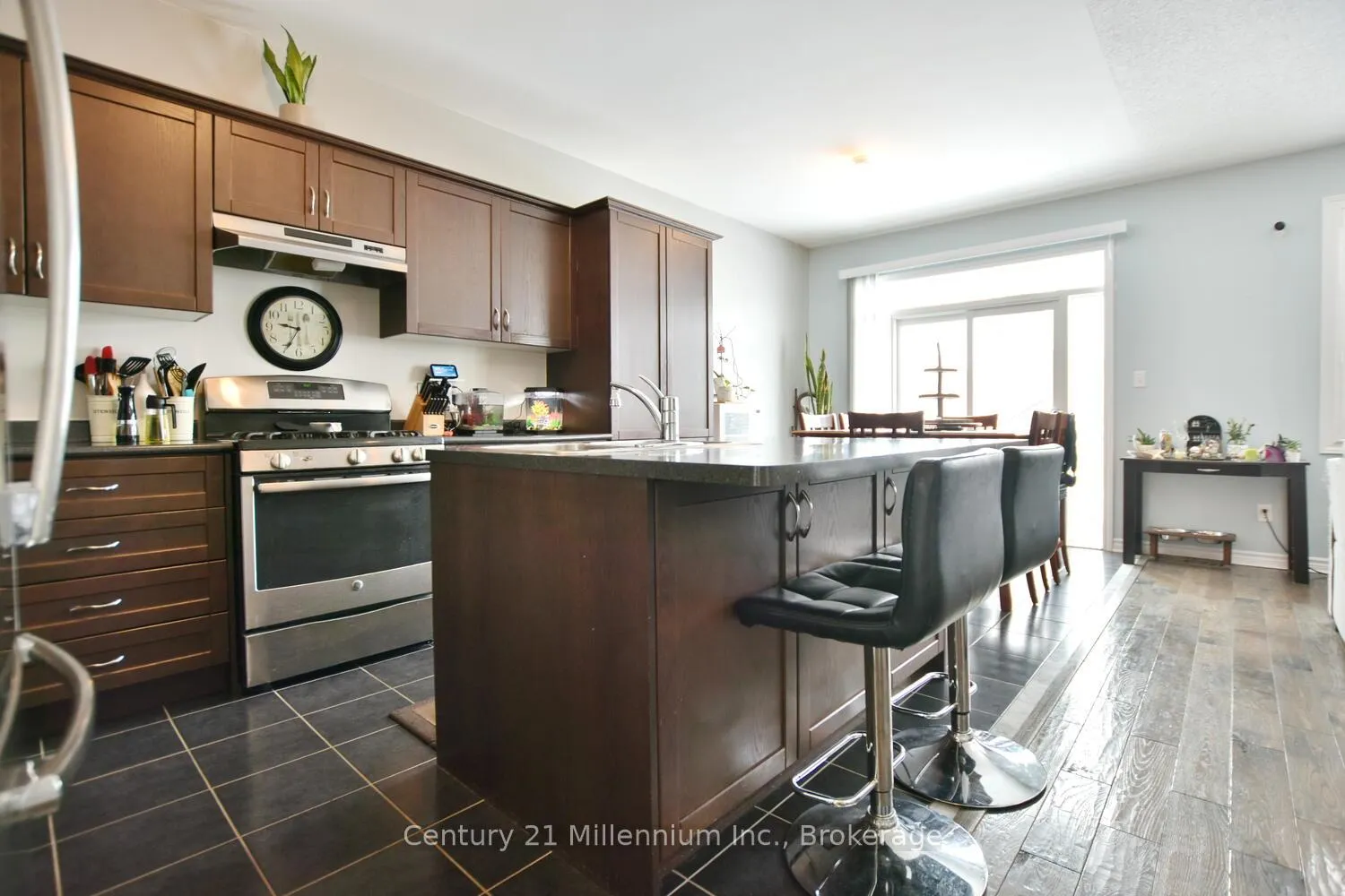 Photo 10 of 133 White Sands Way, Wasaga Beach — HOMEH