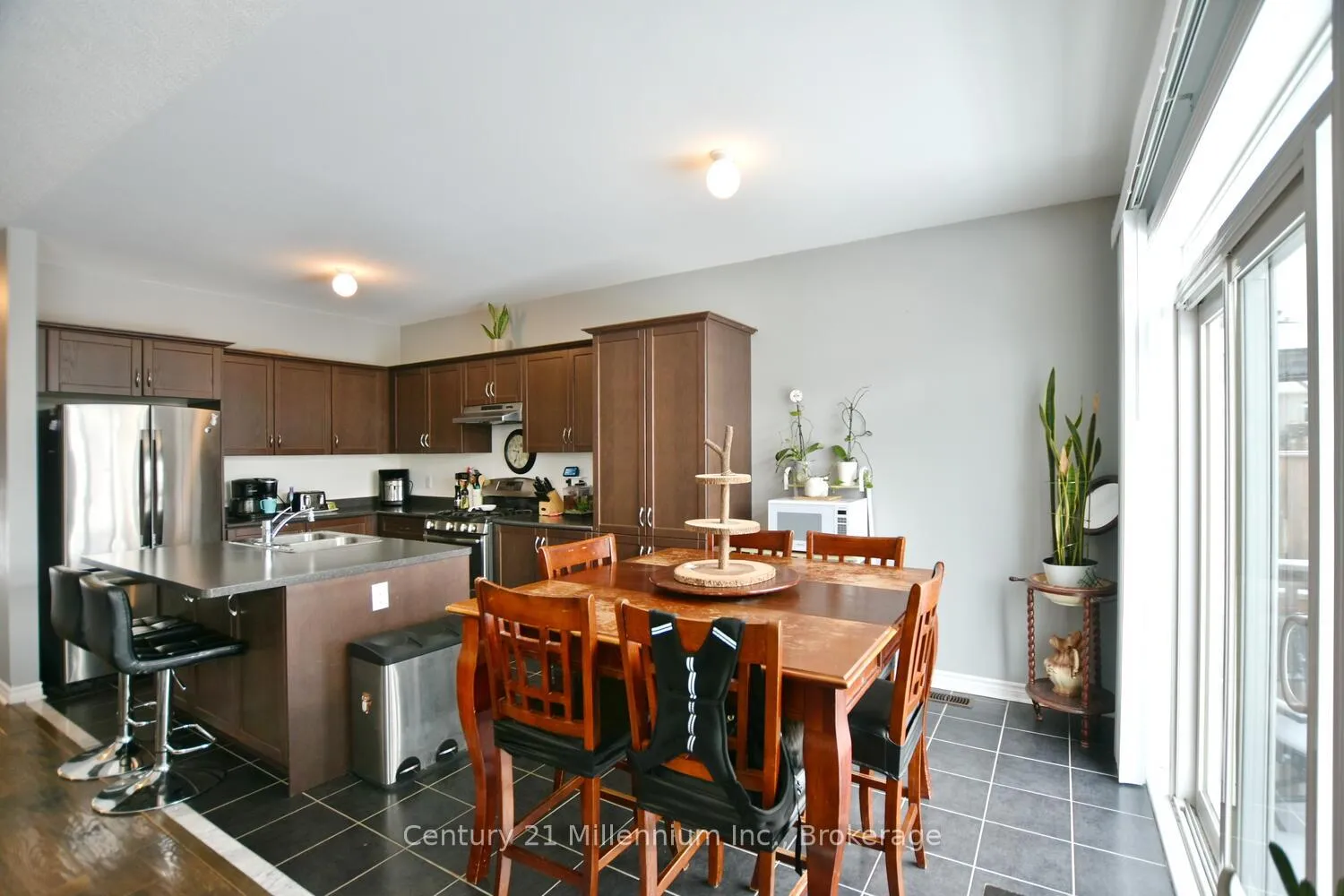 Photo 11 of 133 White Sands Way, Wasaga Beach — HOMEH