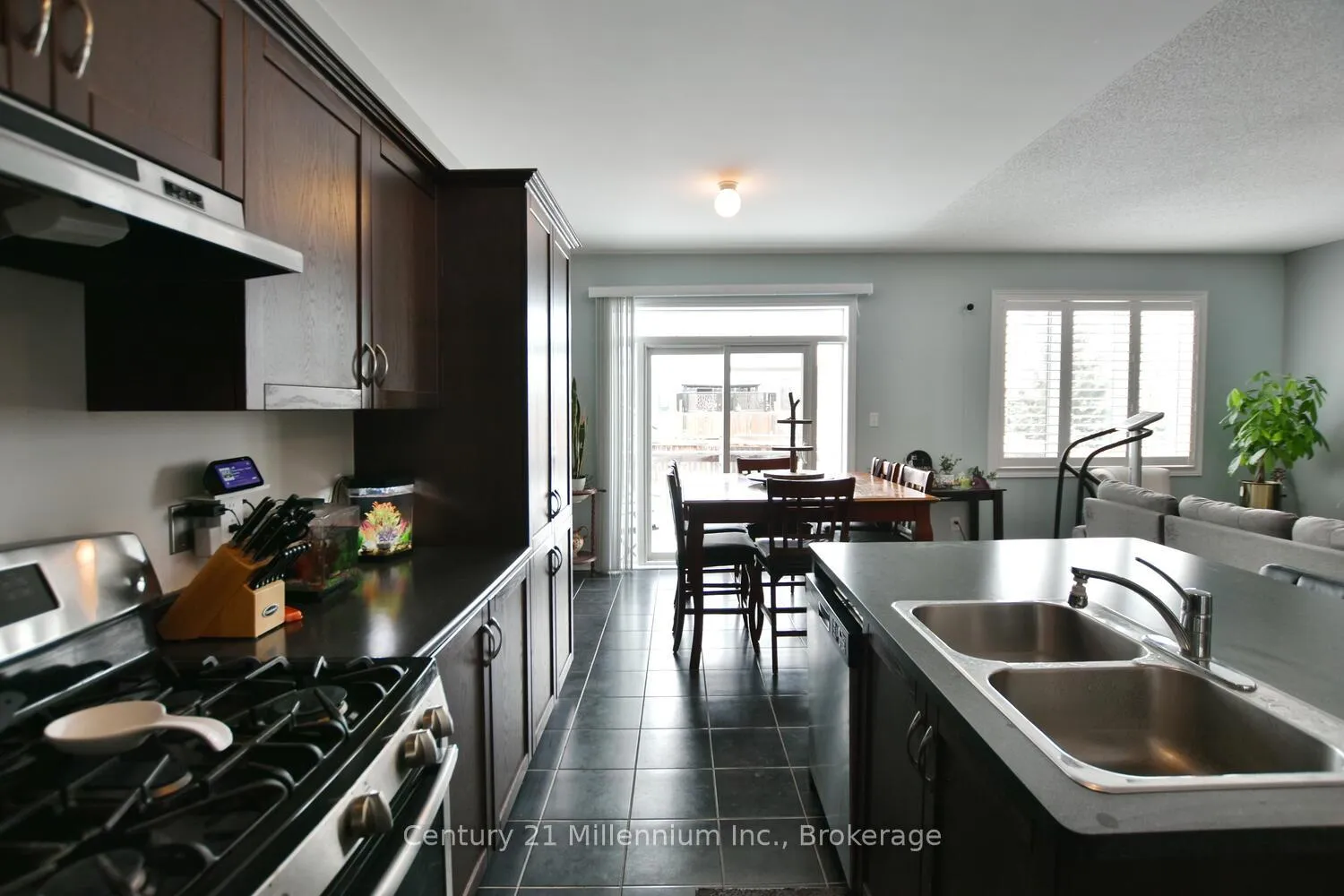 Photo 17 of 133 White Sands Way, Wasaga Beach — HOMEH