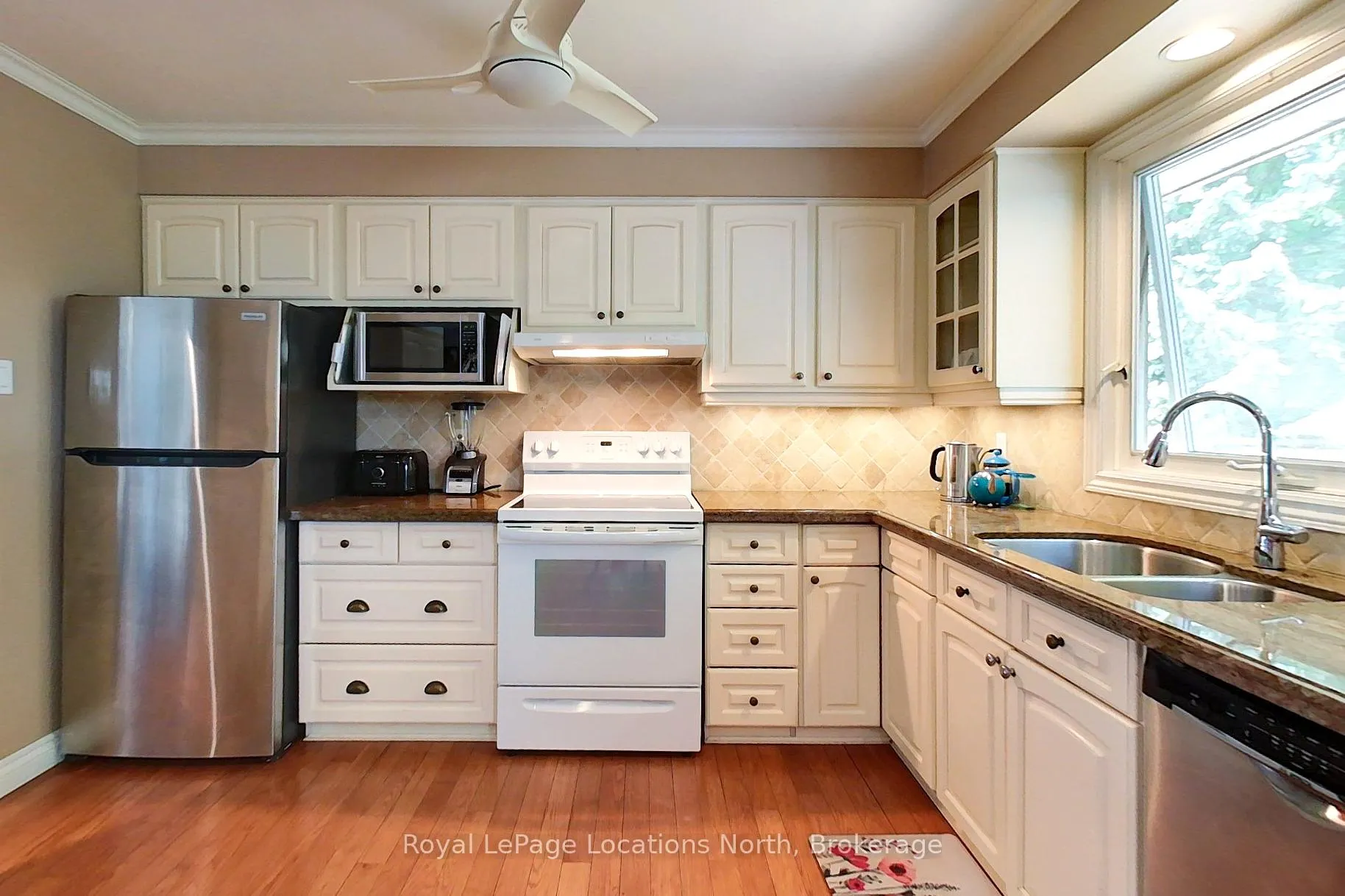 Photo 16 of 62 Parklane Crescent, Meaford — HOMEH